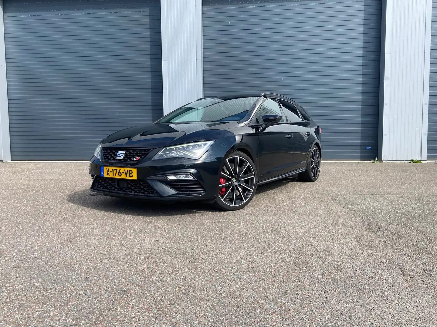 SEAT Leon Leon 2.0 TSI CUPRA 300 Zwart - 1