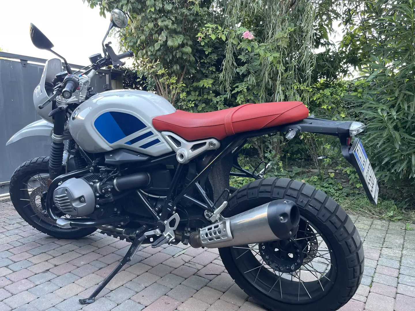 BMW R nineT Urban GS - 2