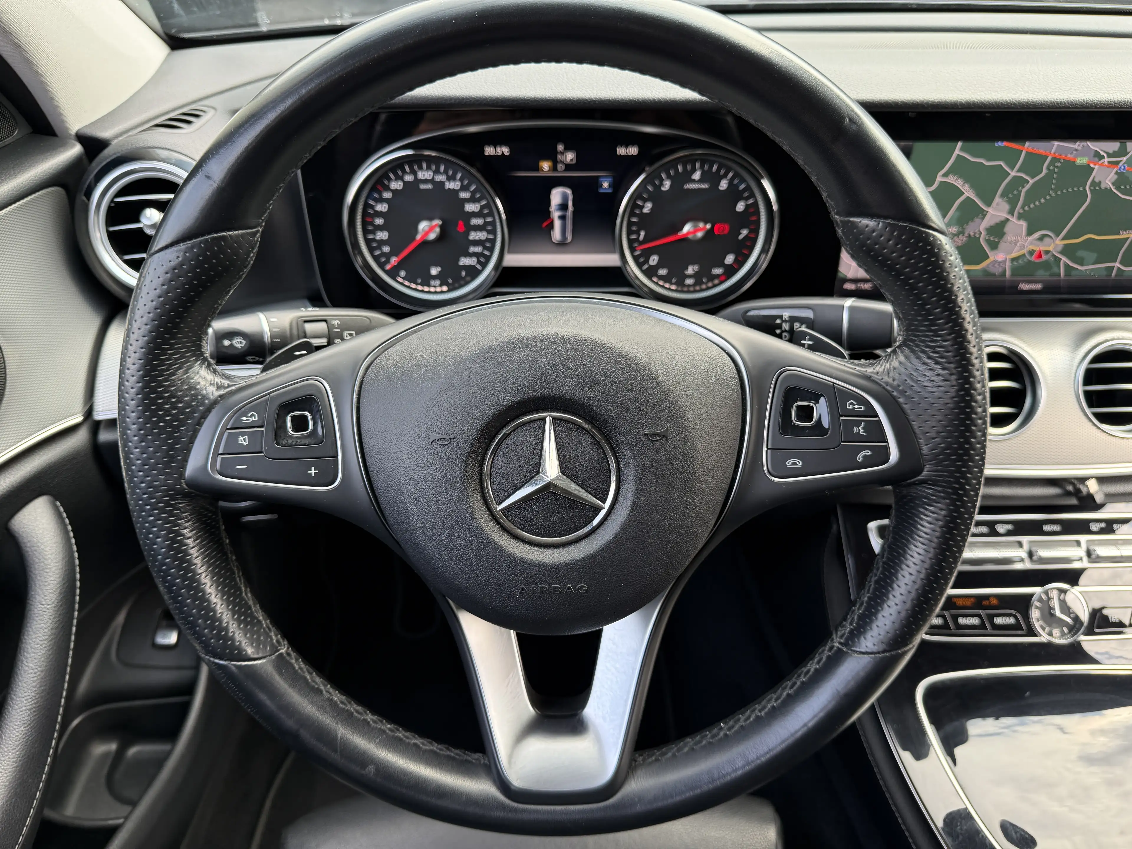 Mercedes-Benz E 250 E 250 T AVANTGARDE VOLL AUSSTATTUNG SCHECKHEFT — photo 13