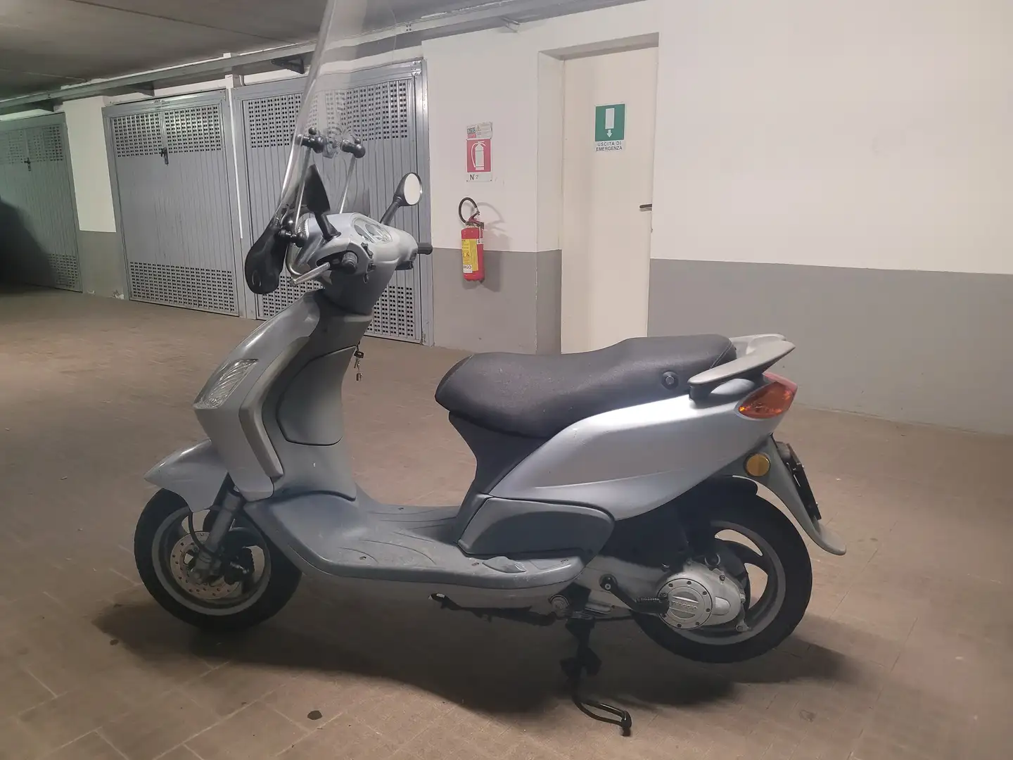 Piaggio Fly 50 4T Argent - 1