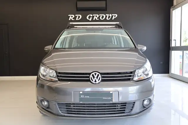 Volkswagen Touran view 2