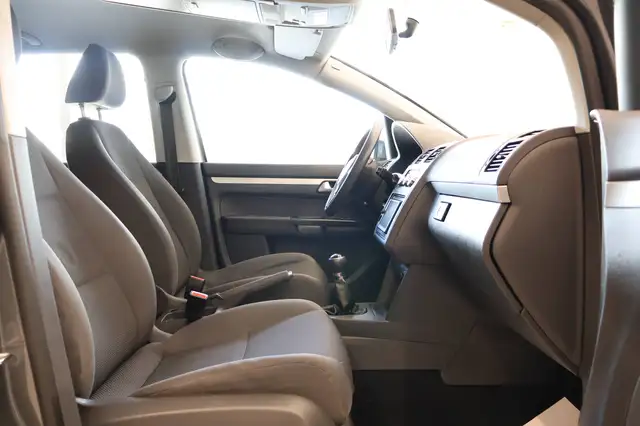 Volkswagen Touran view 12