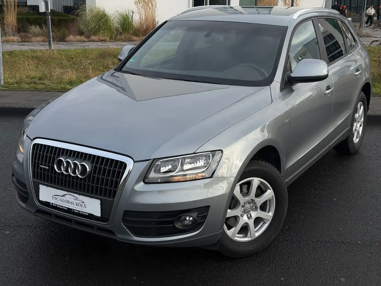 Audi Q5 2.0 TFSI  quattro S-Line Sport-Plus Grau - 2