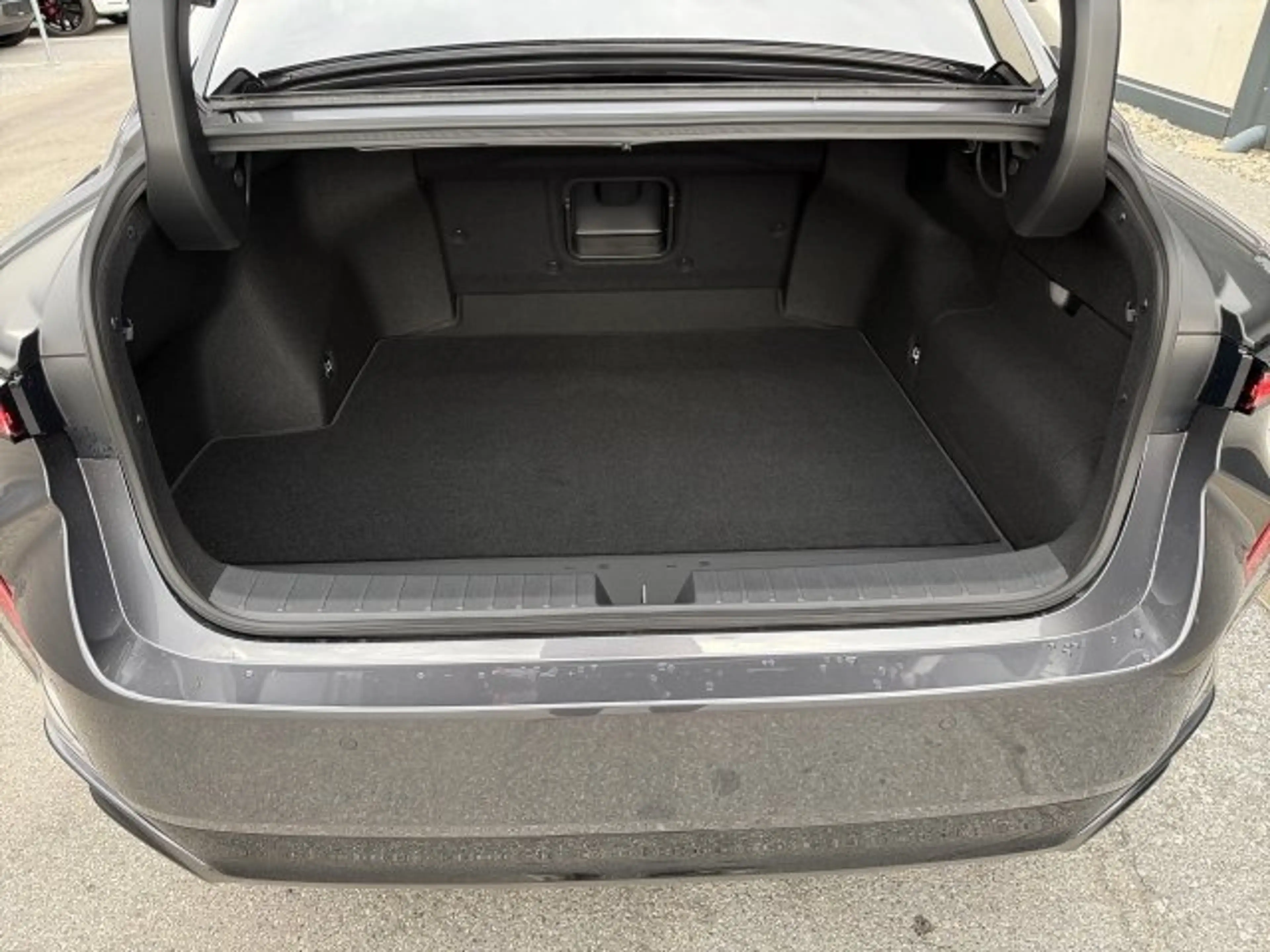 Lexus ES 300 h Executive MY26 — photo 10