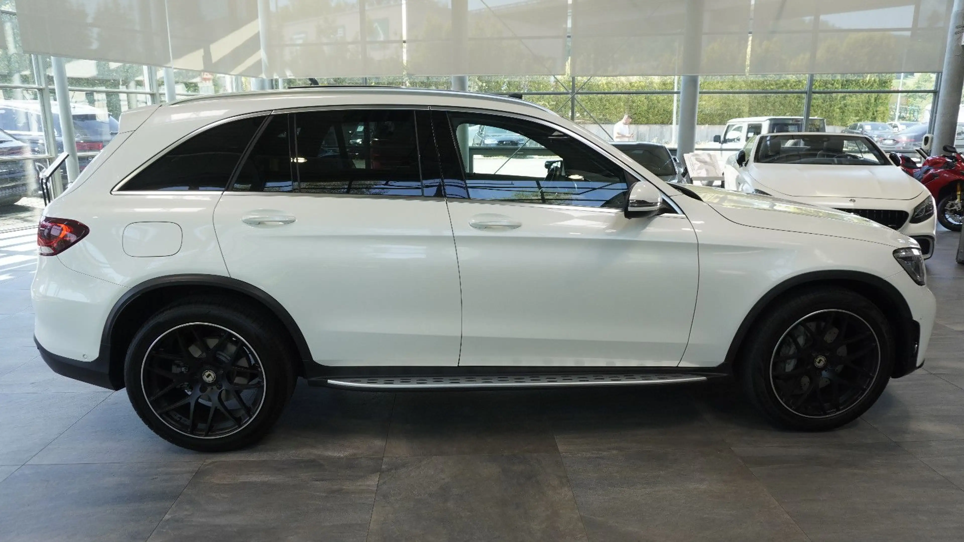 Mercedes-Benz GLC 400 AMG*4Matic*AHK*PANO*HIGH-END*ILS*KEYLESS — photo 4