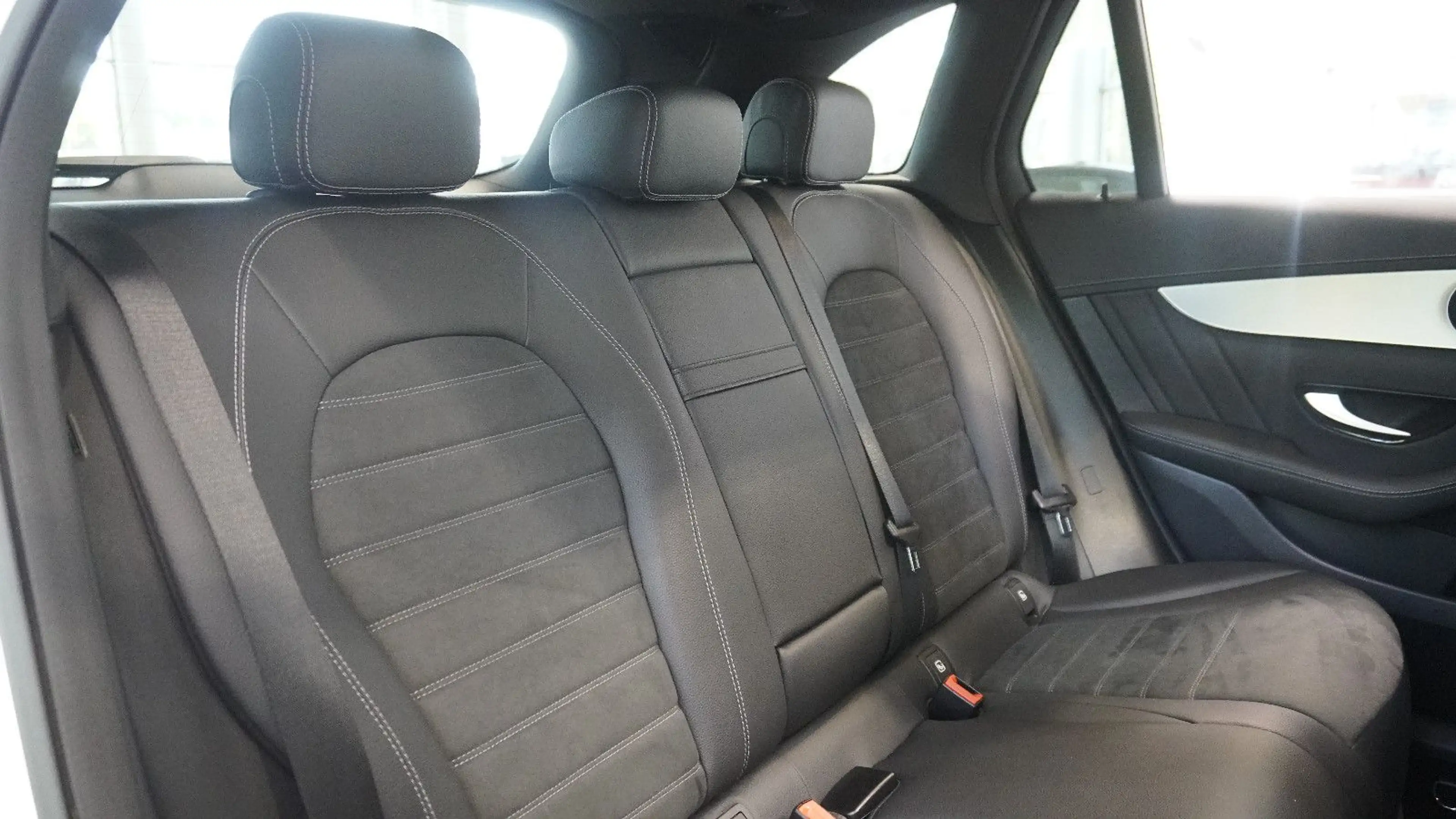 Mercedes-Benz GLC 400 AMG*4Matic*AHK*PANO*HIGH-END*ILS*KEYLESS — photo 12