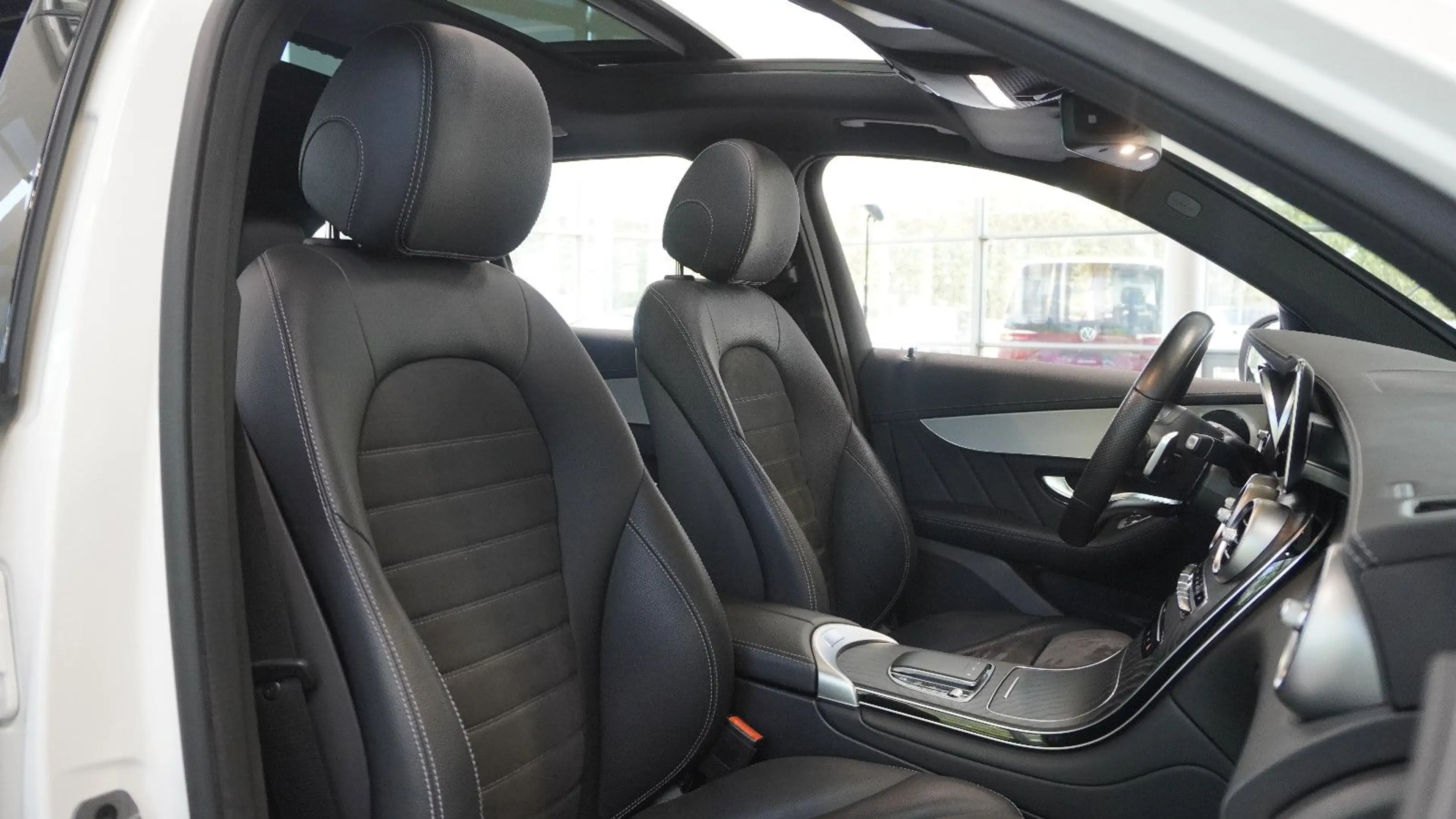 Mercedes-Benz GLC 400 AMG*4Matic*AHK*PANO*HIGH-END*ILS*KEYLESS — photo 11