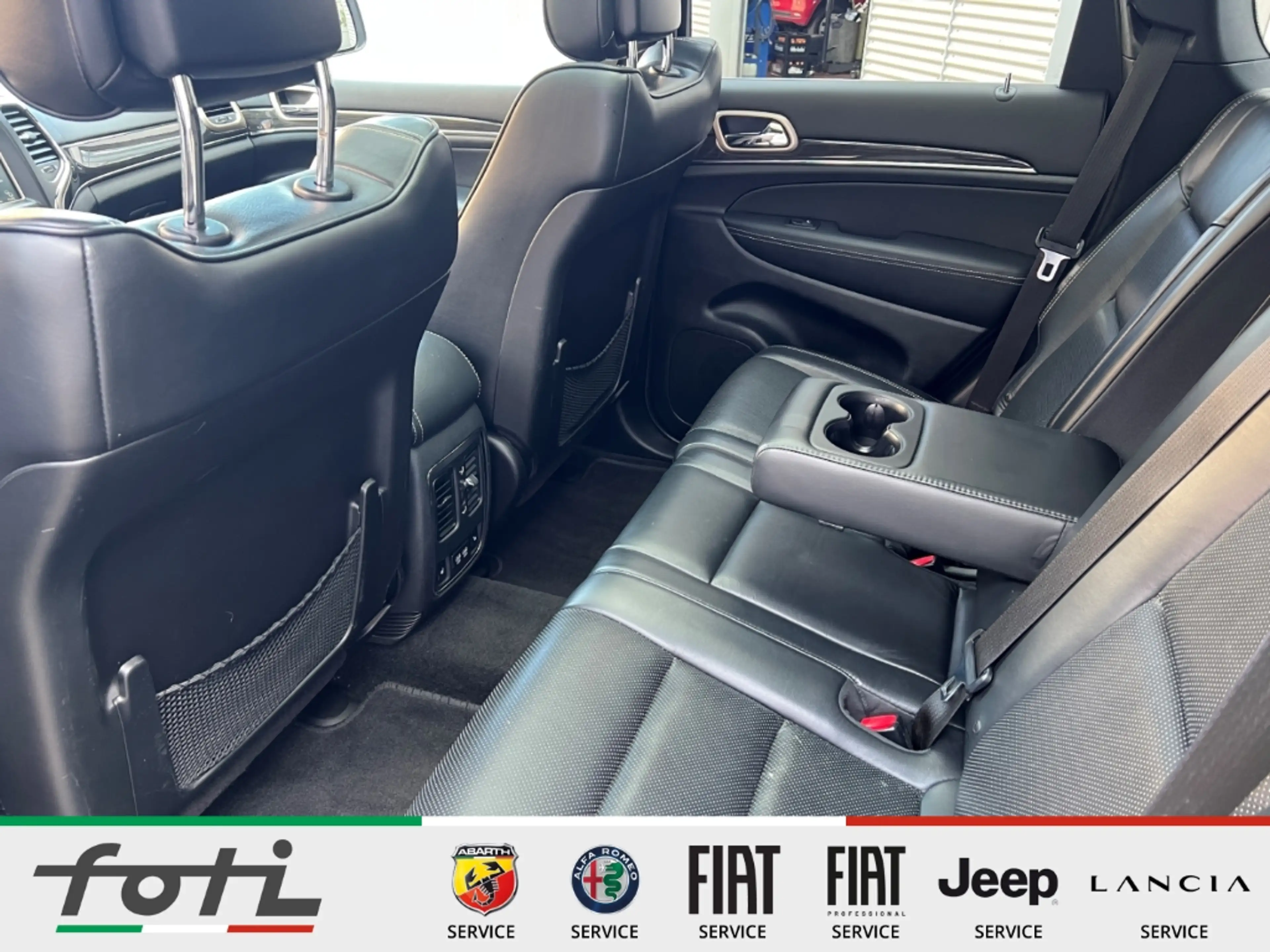 Jeep Grand Cherokee 3.0 CRD Overland Allrad Schiebedach Leder — photo 14