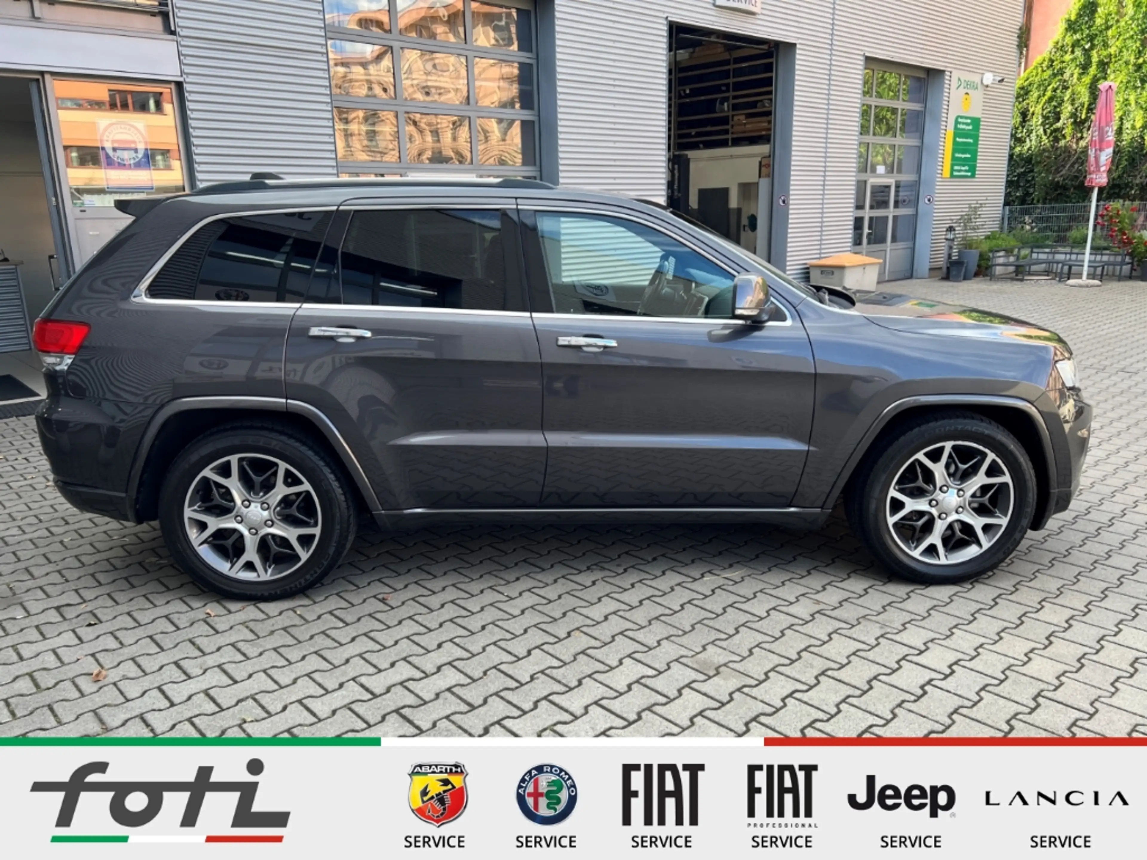 Jeep Grand Cherokee 3.0 CRD Overland Allrad Schiebedach Leder — photo 9