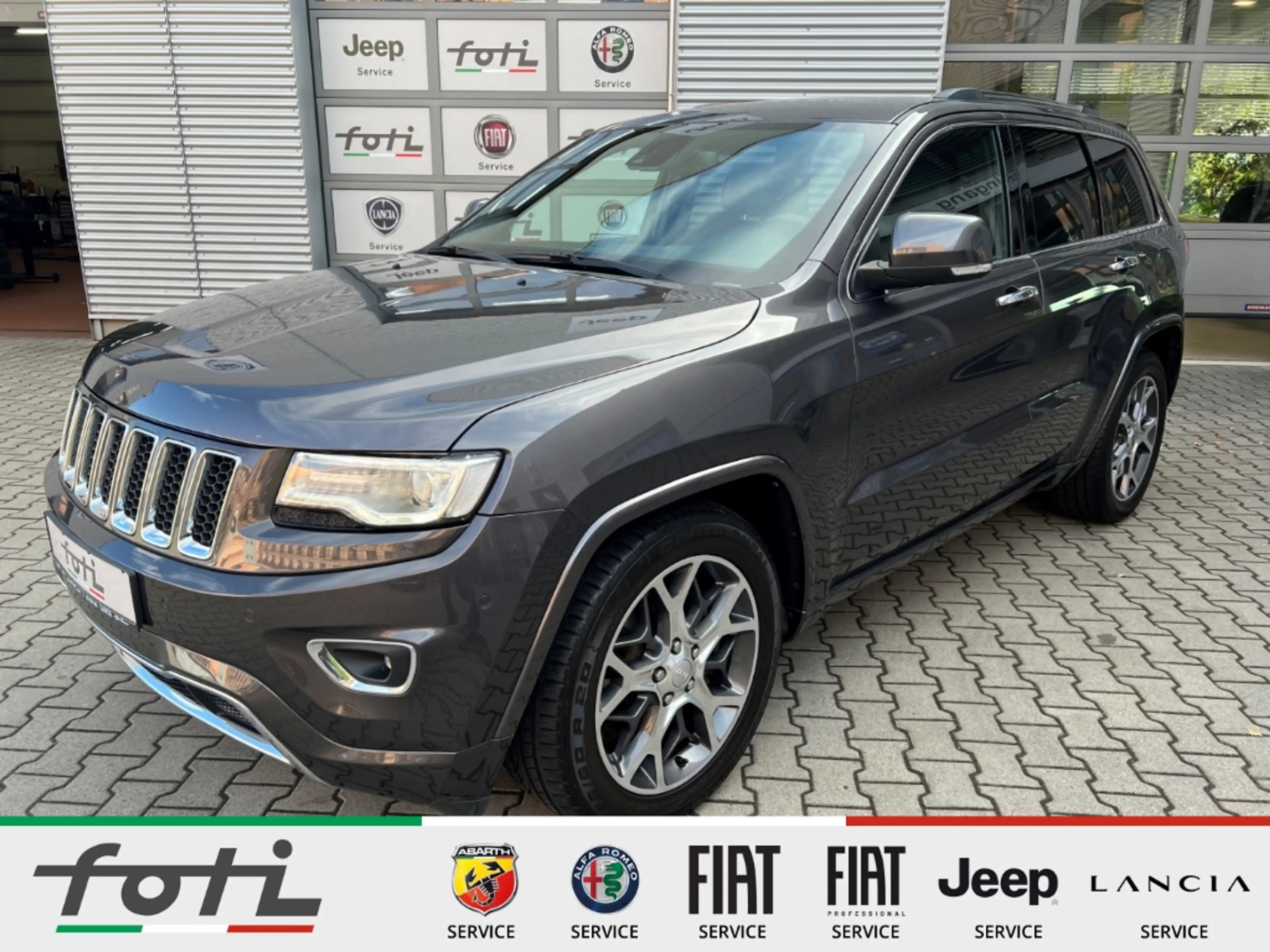 Jeep Grand Cherokee 3.0 CRD Overland Allrad Schiebedach Leder — photo 2