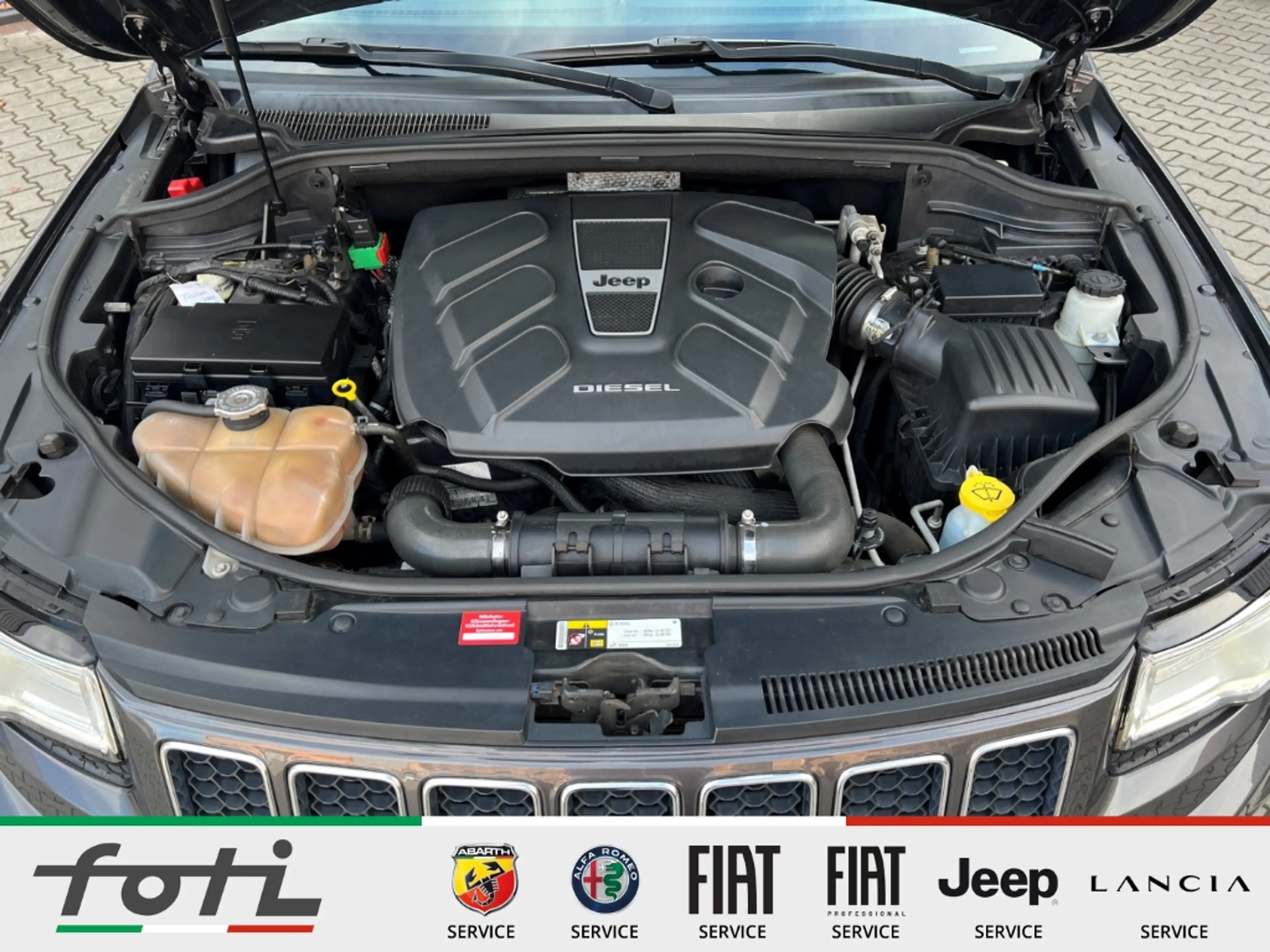 Jeep Grand Cherokee 3.0 CRD Overland Allrad Schiebedach Leder — photo 10