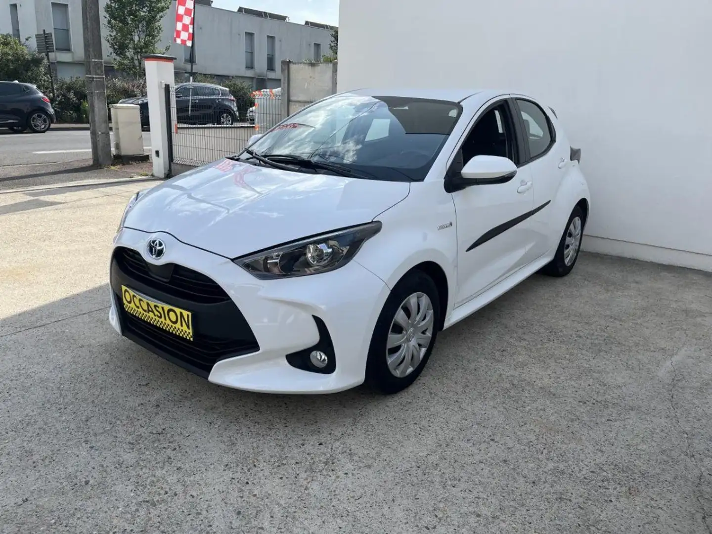 Toyota Yaris 1.5 Hybride 116h FRANCE BUSINESS BOITE AUTO GARANT Blanc - 1