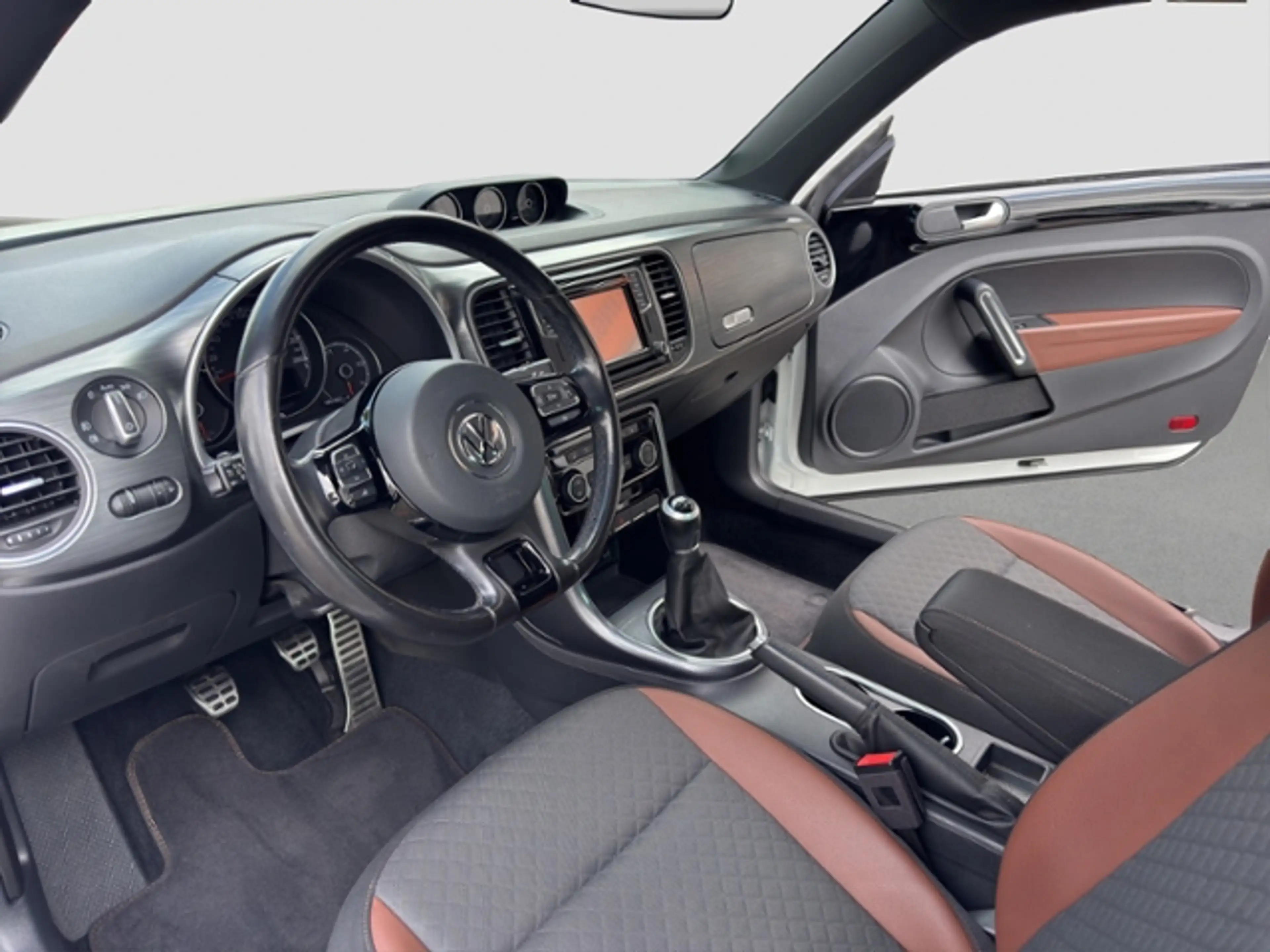 Volkswagen Beetle 2.0 l TDI Allstar Xenon / Pano — photo 12