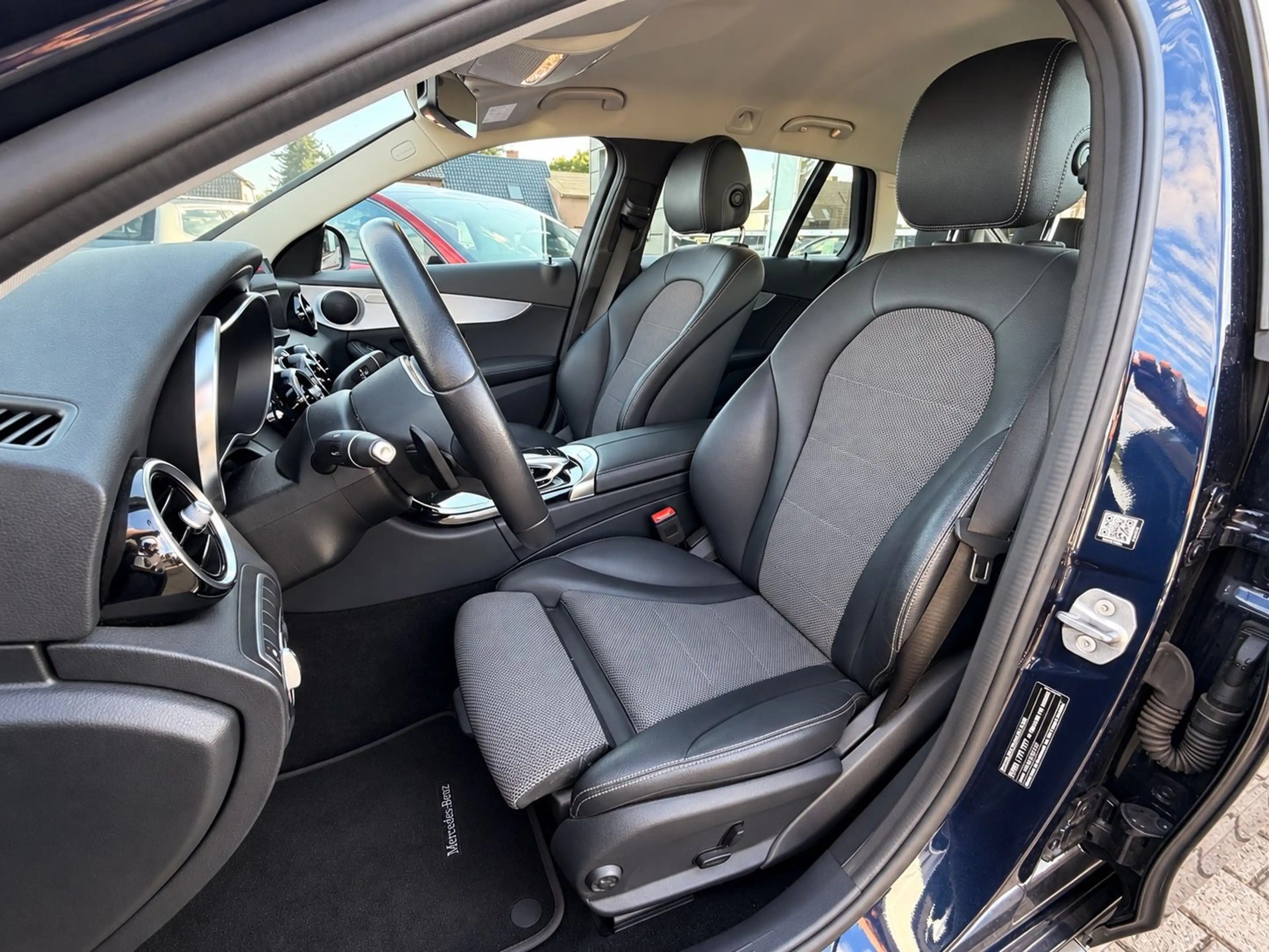 Mercedes-Benz C 300 e T-Modell *AVANTGARDE*AHK*LED*LEDER*NAVI* — photo 8