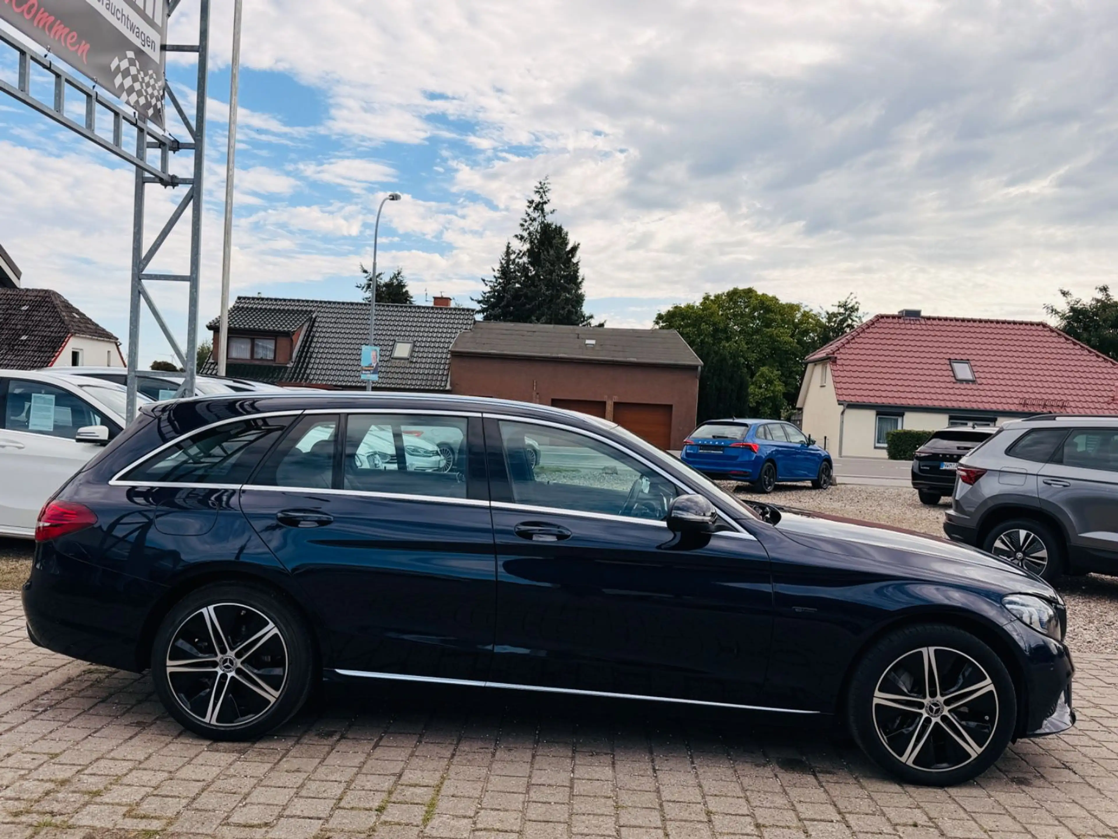 Mercedes-Benz C 300 e T-Modell *AVANTGARDE*AHK*LED*LEDER*NAVI* — photo 7