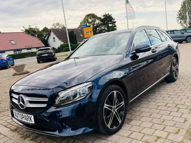 Mercedes-Benz 300 view 3