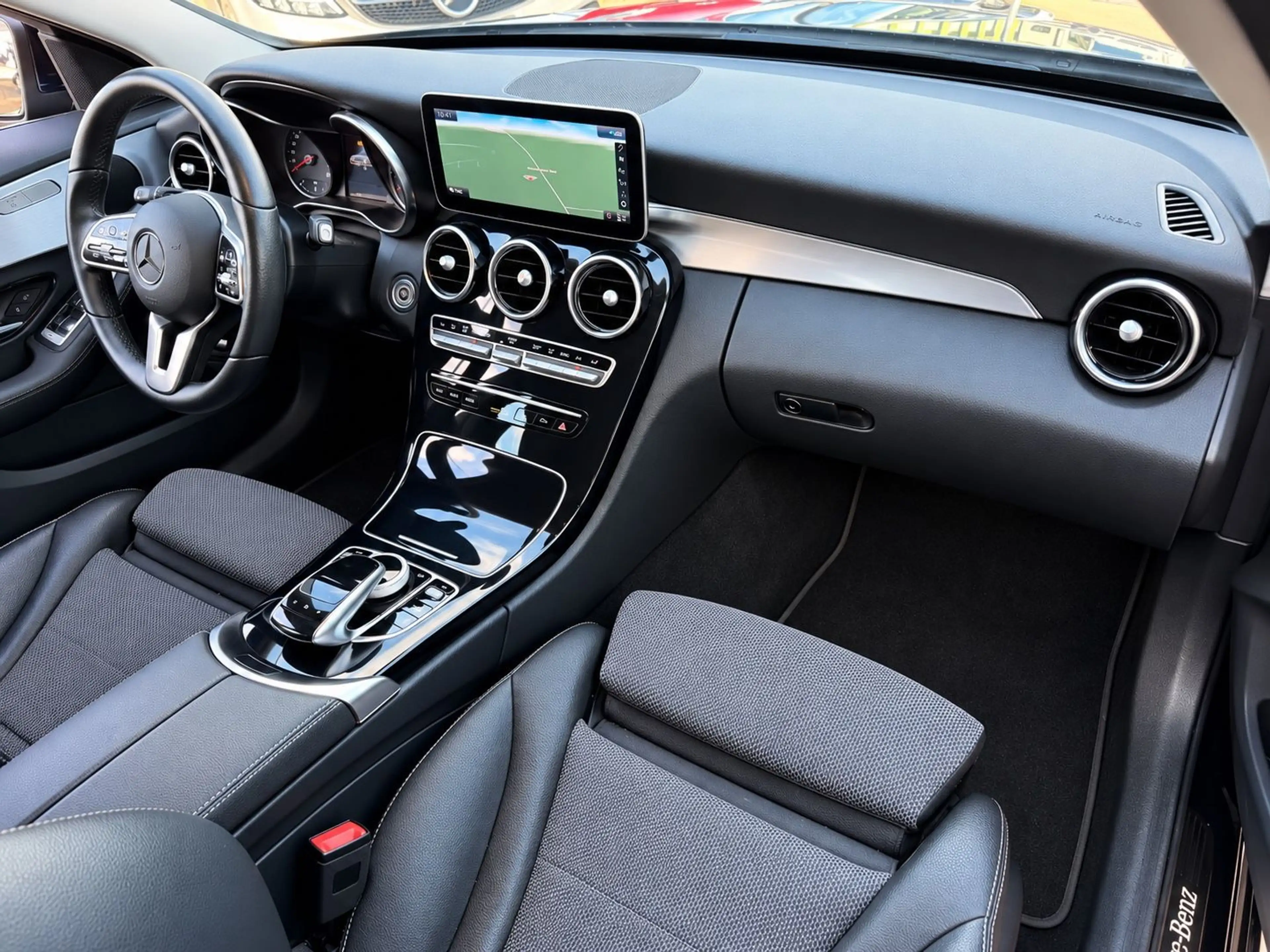 Mercedes-Benz C 300 e T-Modell *AVANTGARDE*AHK*LED*LEDER*NAVI* — photo 10