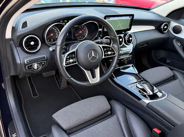 Mercedes-Benz 300 view 9