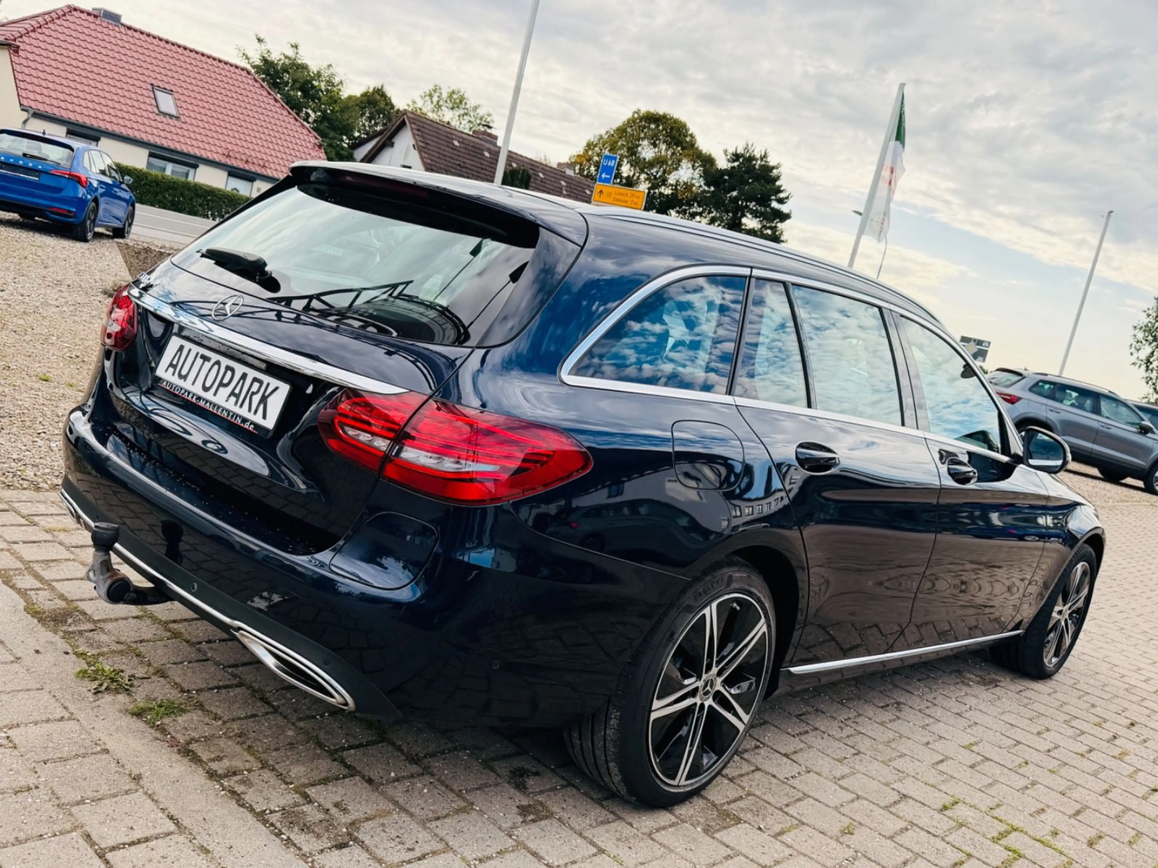 Mercedes-Benz C 300 e T-Modell *AVANTGARDE*AHK*LED*LEDER*NAVI* — photo 6