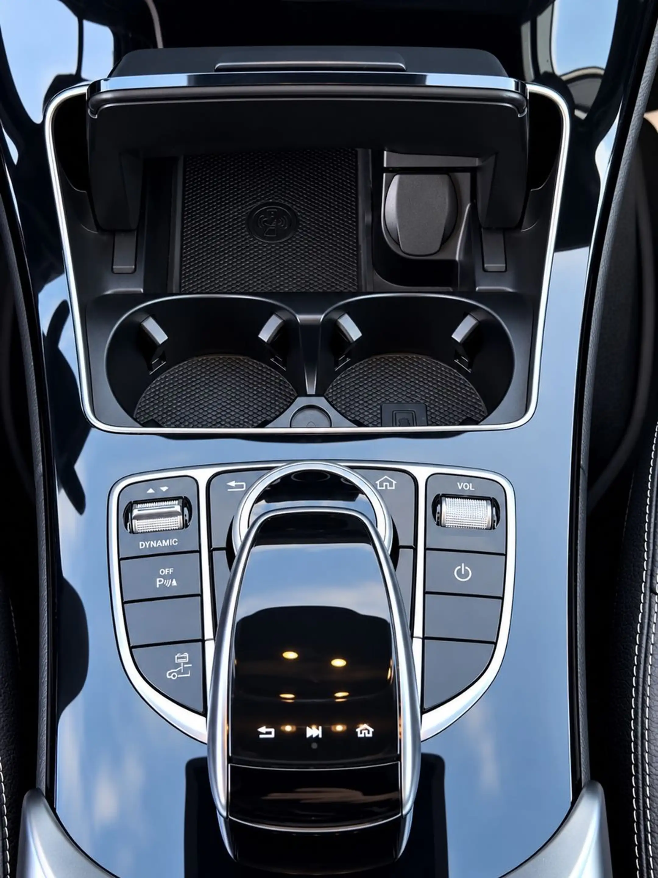 Mercedes-Benz C 300 e T-Modell *AVANTGARDE*AHK*LED*LEDER*NAVI* — photo 14