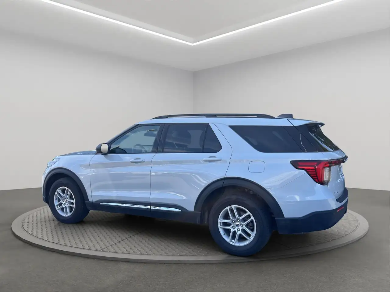 Ford Explorer снимка Ford Explorer