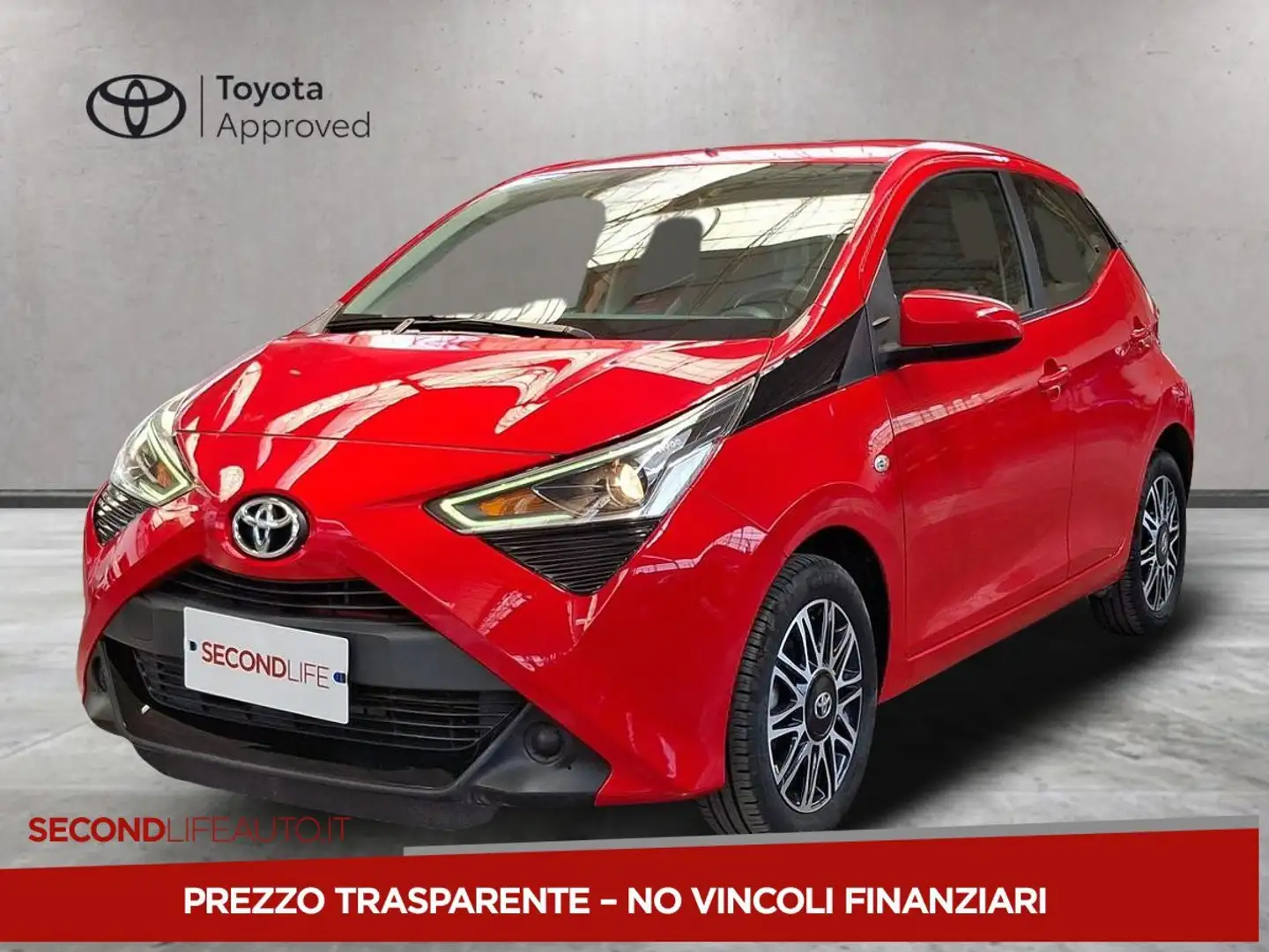 Toyota Aygo 5p 1.0 x-play 72cv Rosso - 1