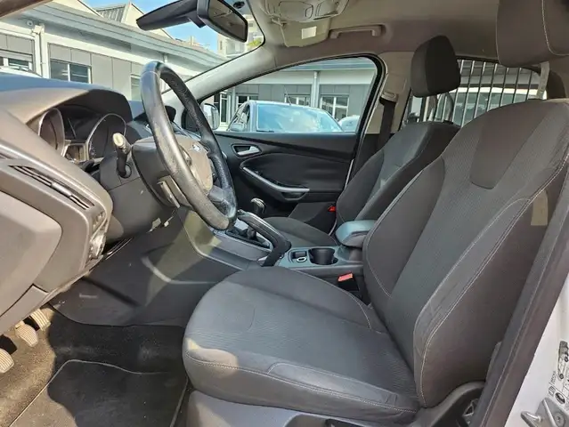Ford Focus view 7