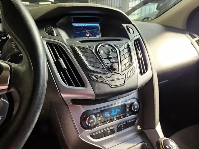 Ford Focus view 12