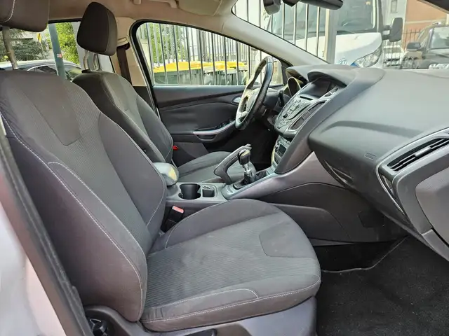 Ford Focus view 10