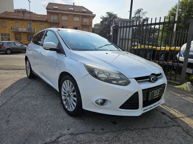 Ford Focus view 3