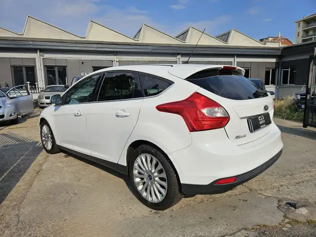Ford Focus view 6