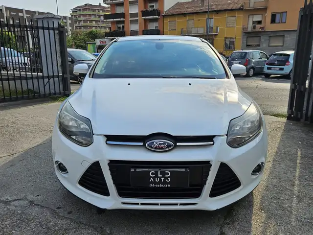 Ford Focus view 2