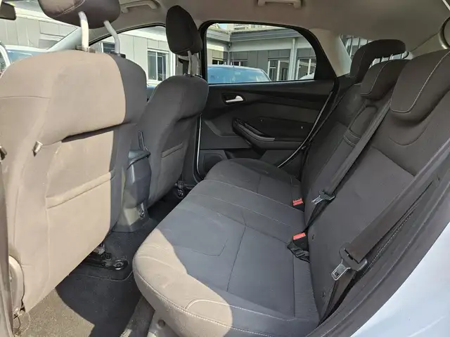 Ford Focus view 8