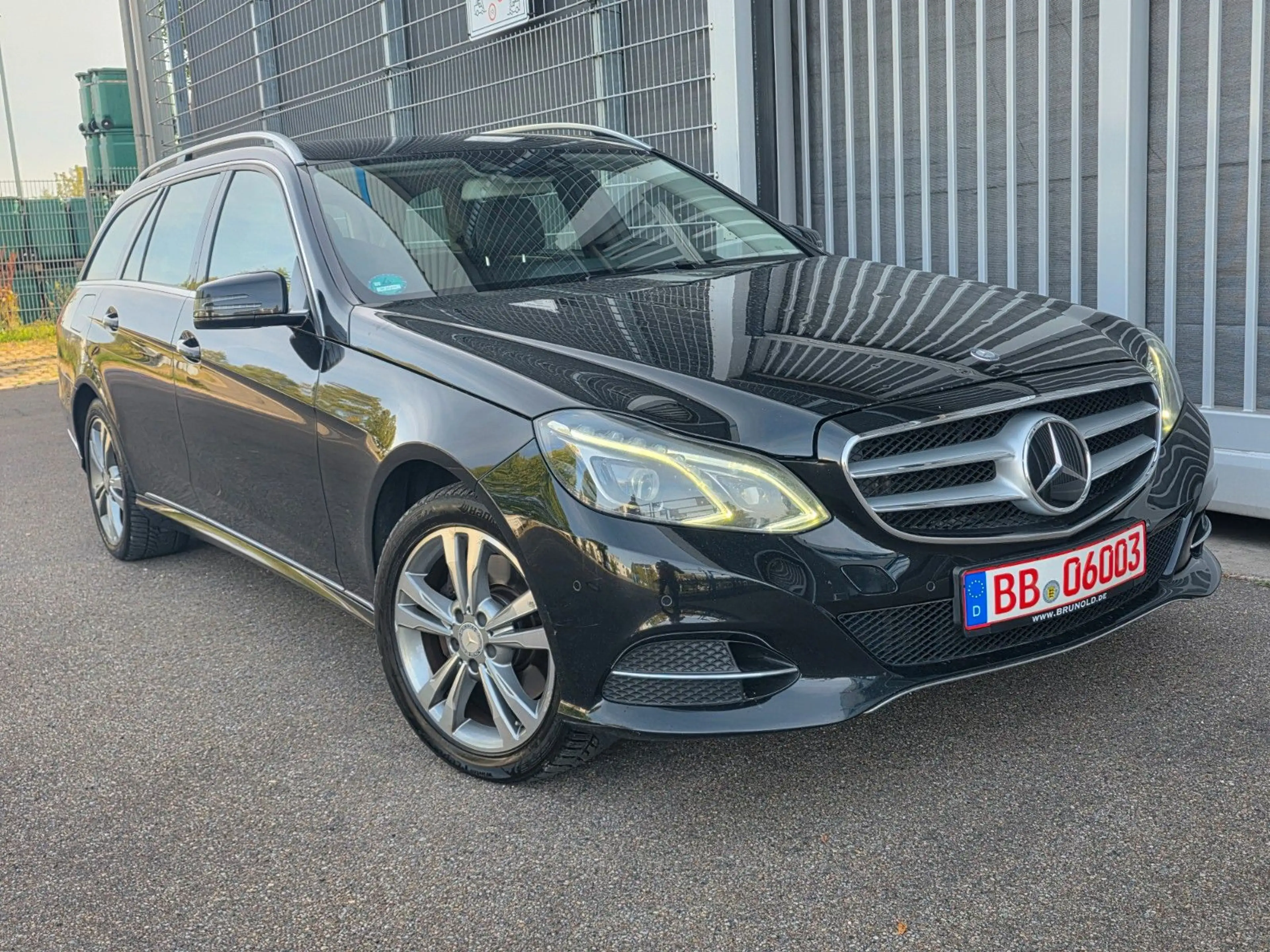 Mercedes-Benz E 350 4Matic/TÜV12.27/AHK/NAVI/LEDER/ALLRAD/PDC — photo 25