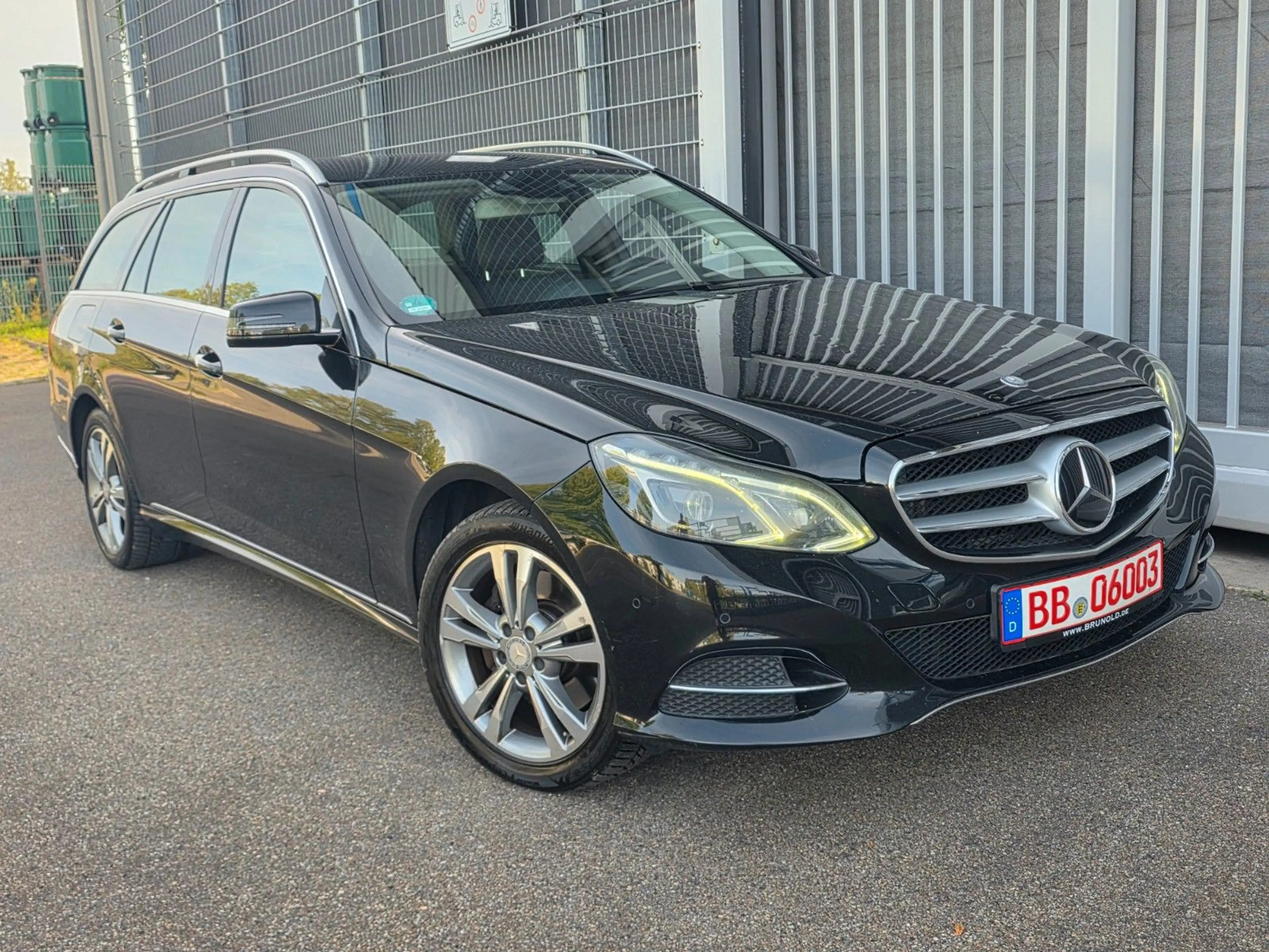 Mercedes-Benz E 350 4Matic/TÜV12.27/AHK/NAVI/LEDER/ALLRAD/PDC — photo 16