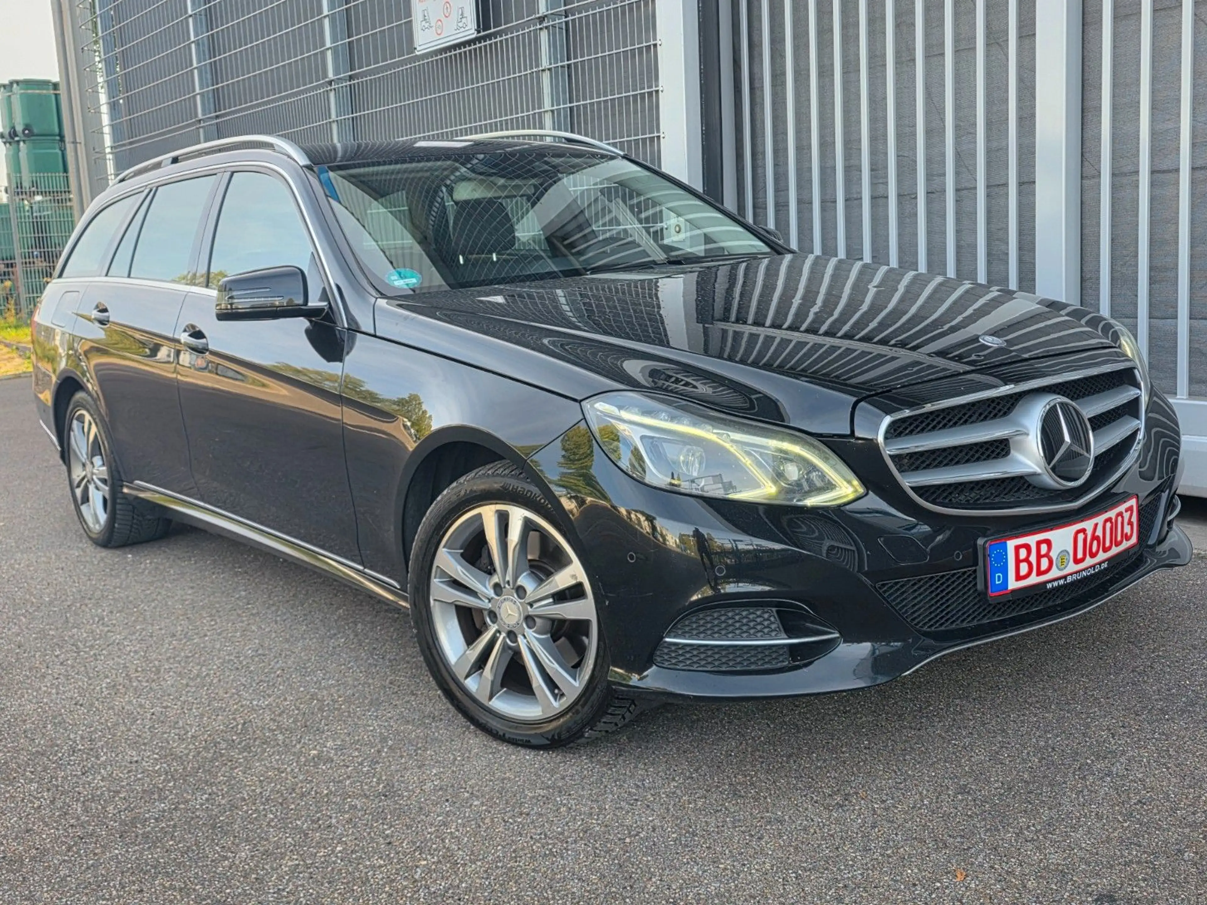 Mercedes-Benz E 350 4Matic/TÜV12.27/AHK/NAVI/LEDER/ALLRAD/PDC — photo 23
