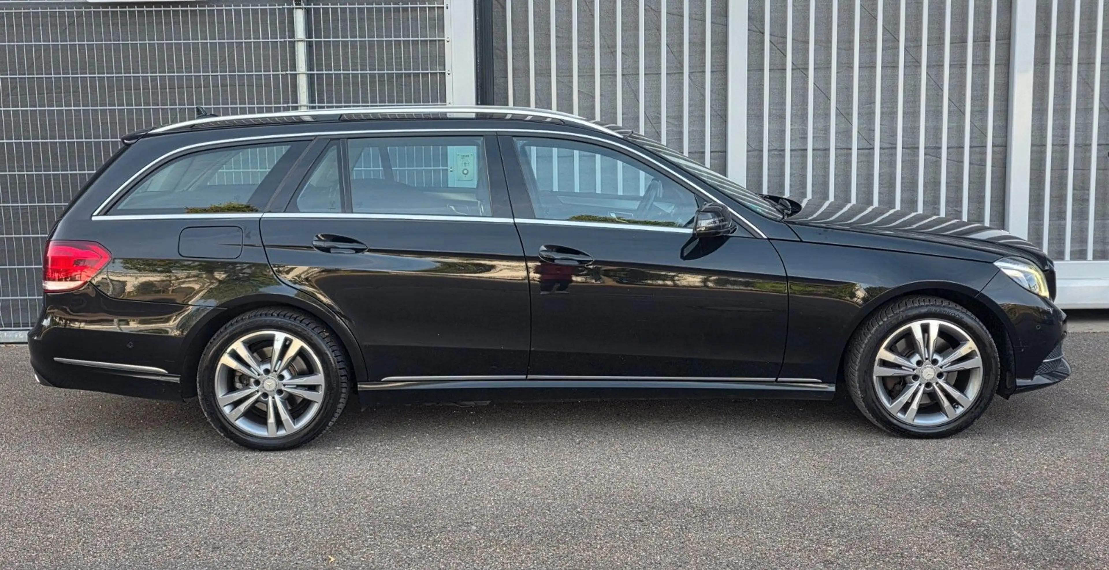 Mercedes-Benz E 350 4Matic/TÜV12.27/AHK/NAVI/LEDER/ALLRAD/PDC — photo 11