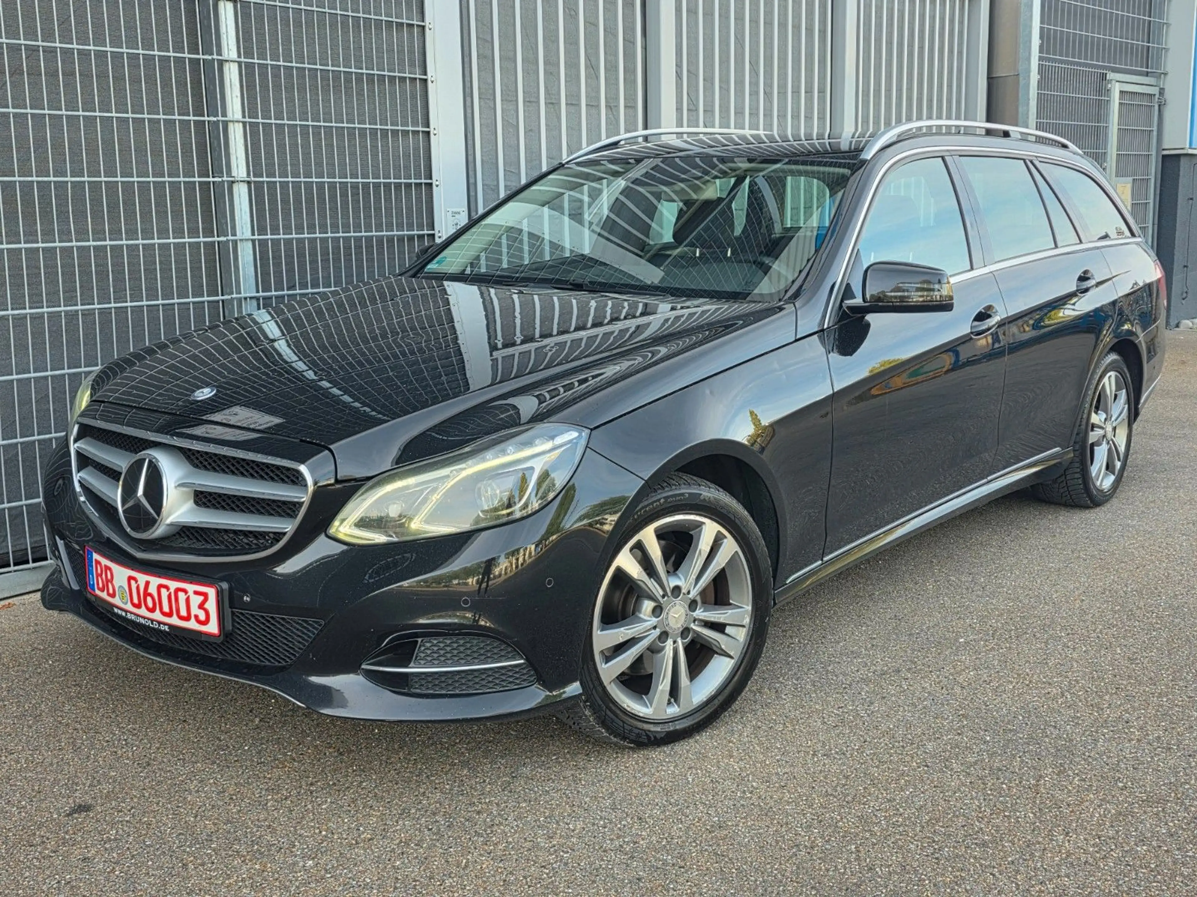 Mercedes-Benz E 350 4Matic/TÜV12.27/AHK/NAVI/LEDER/ALLRAD/PDC — photo 24