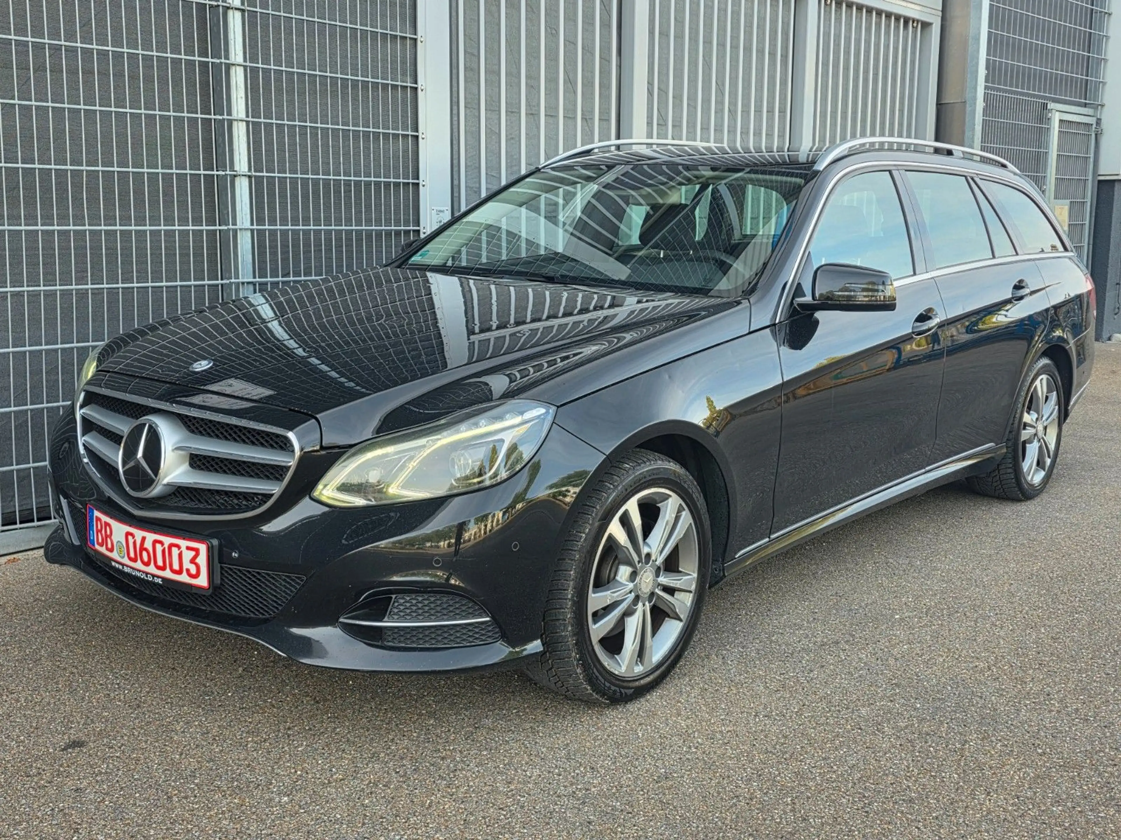Mercedes-Benz E 350 4Matic/TÜV12.27/AHK/NAVI/LEDER/ALLRAD/PDC — photo 17