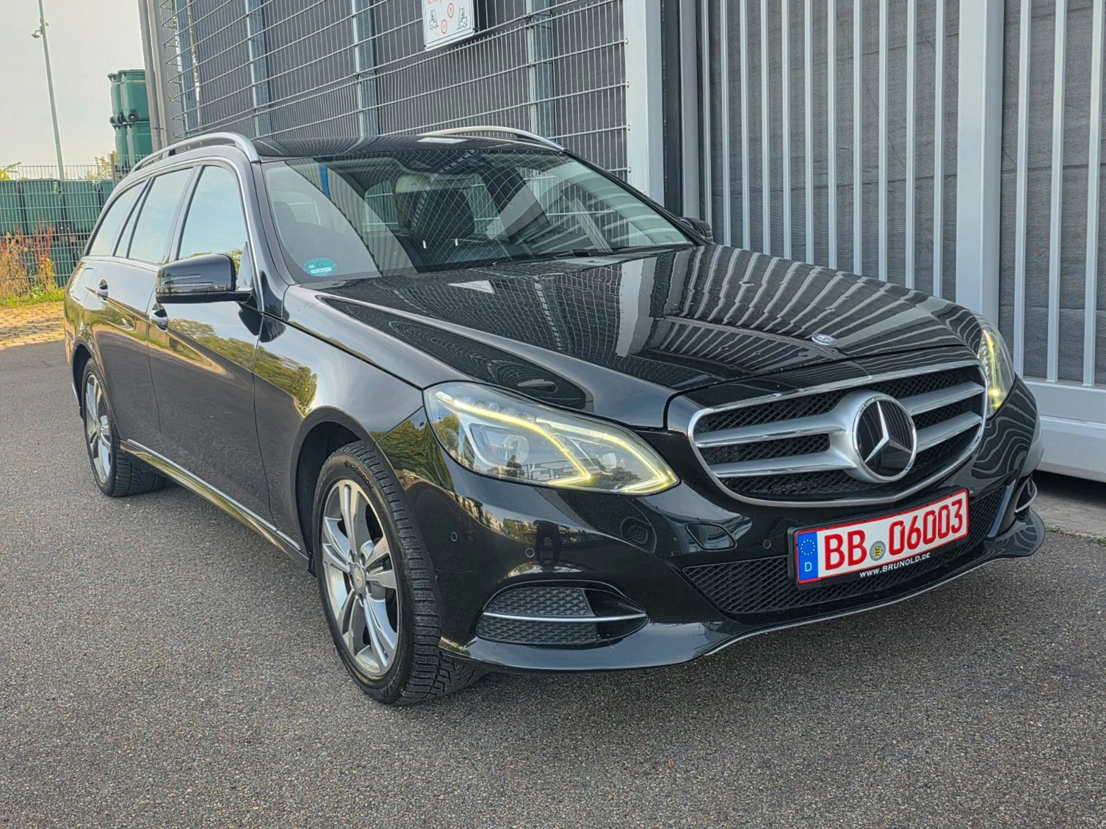 Mercedes-Benz E 350 4Matic/TÜV12.27/AHK/NAVI/LEDER/ALLRAD/PDC