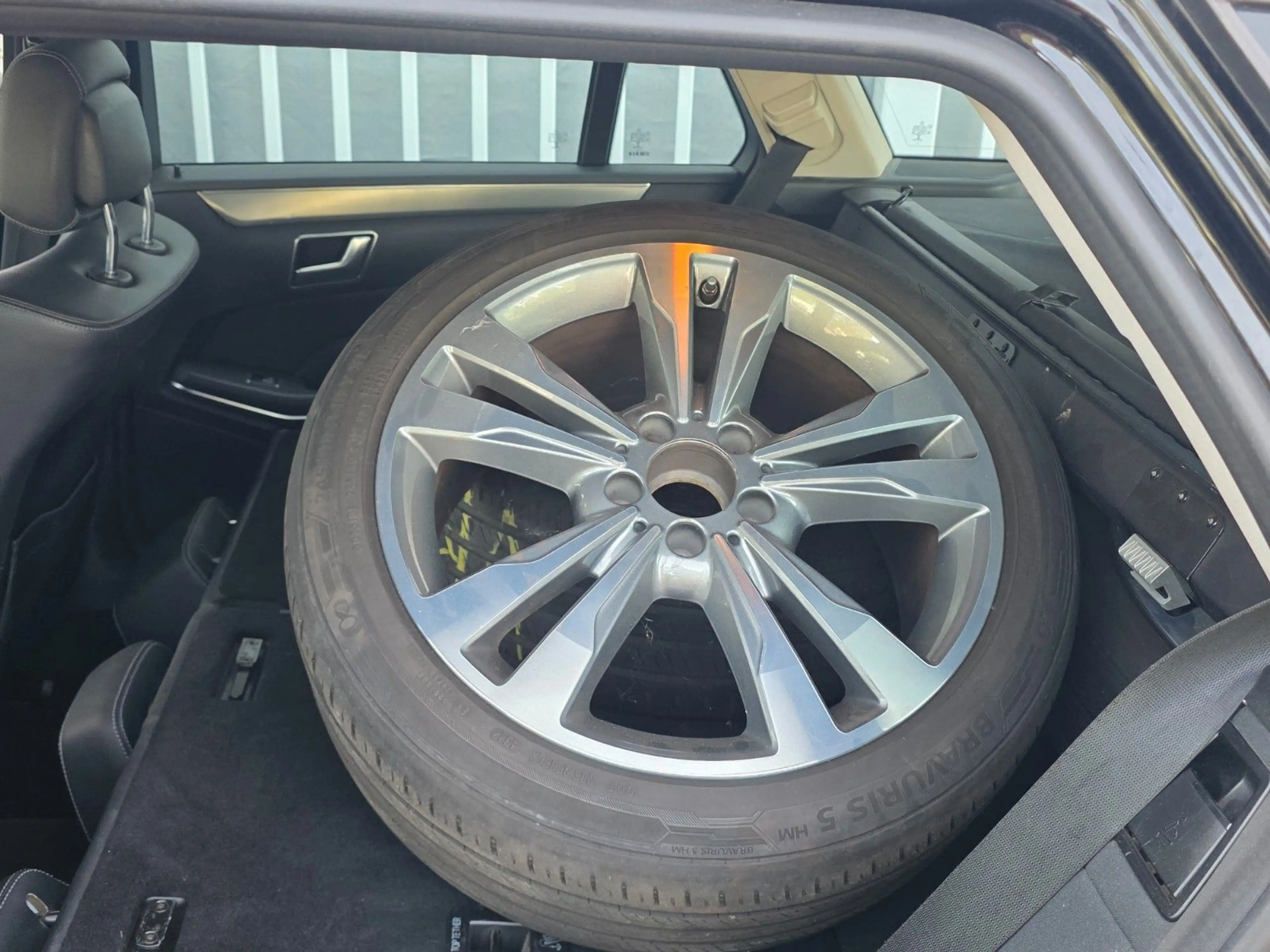 Mercedes-Benz E 350 4Matic/TÜV12.27/AHK/NAVI/LEDER/ALLRAD/PDC — photo 22