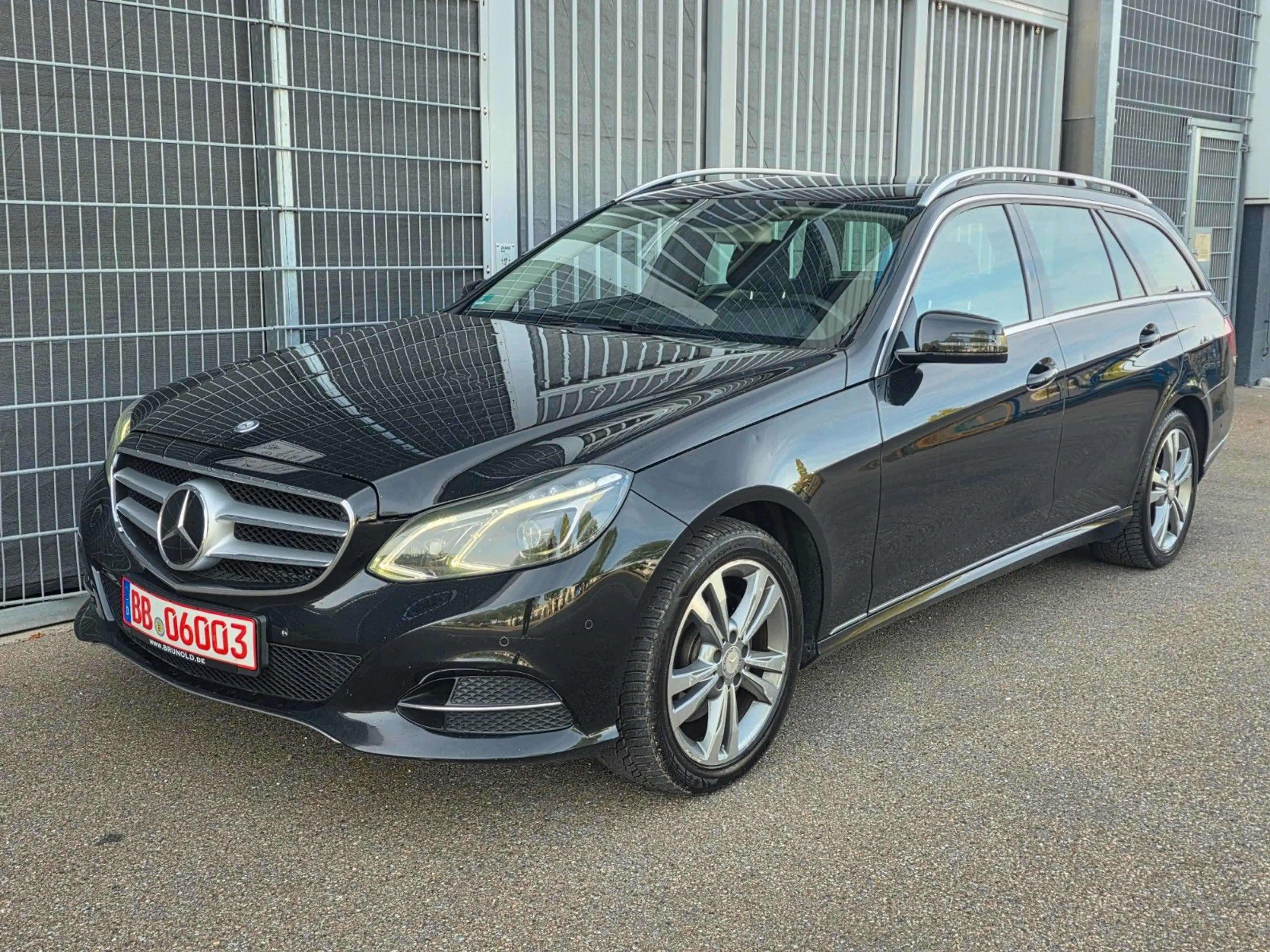 Mercedes-Benz E 350 4Matic/TÜV12.27/AHK/NAVI/LEDER/ALLRAD/PDC — photo 20