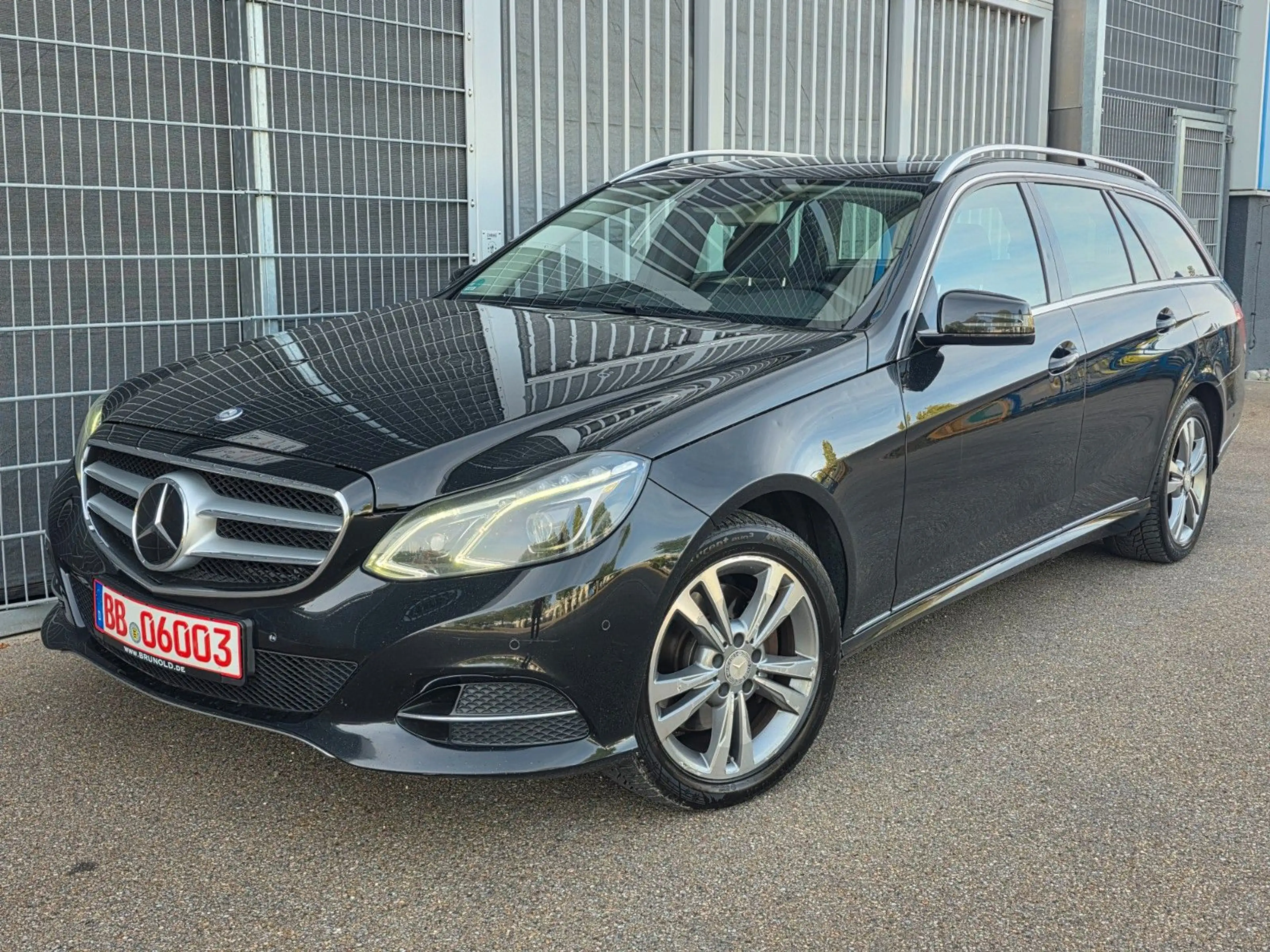 Mercedes-Benz E 350 4Matic/TÜV12.27/AHK/NAVI/LEDER/ALLRAD/PDC — photo 2
