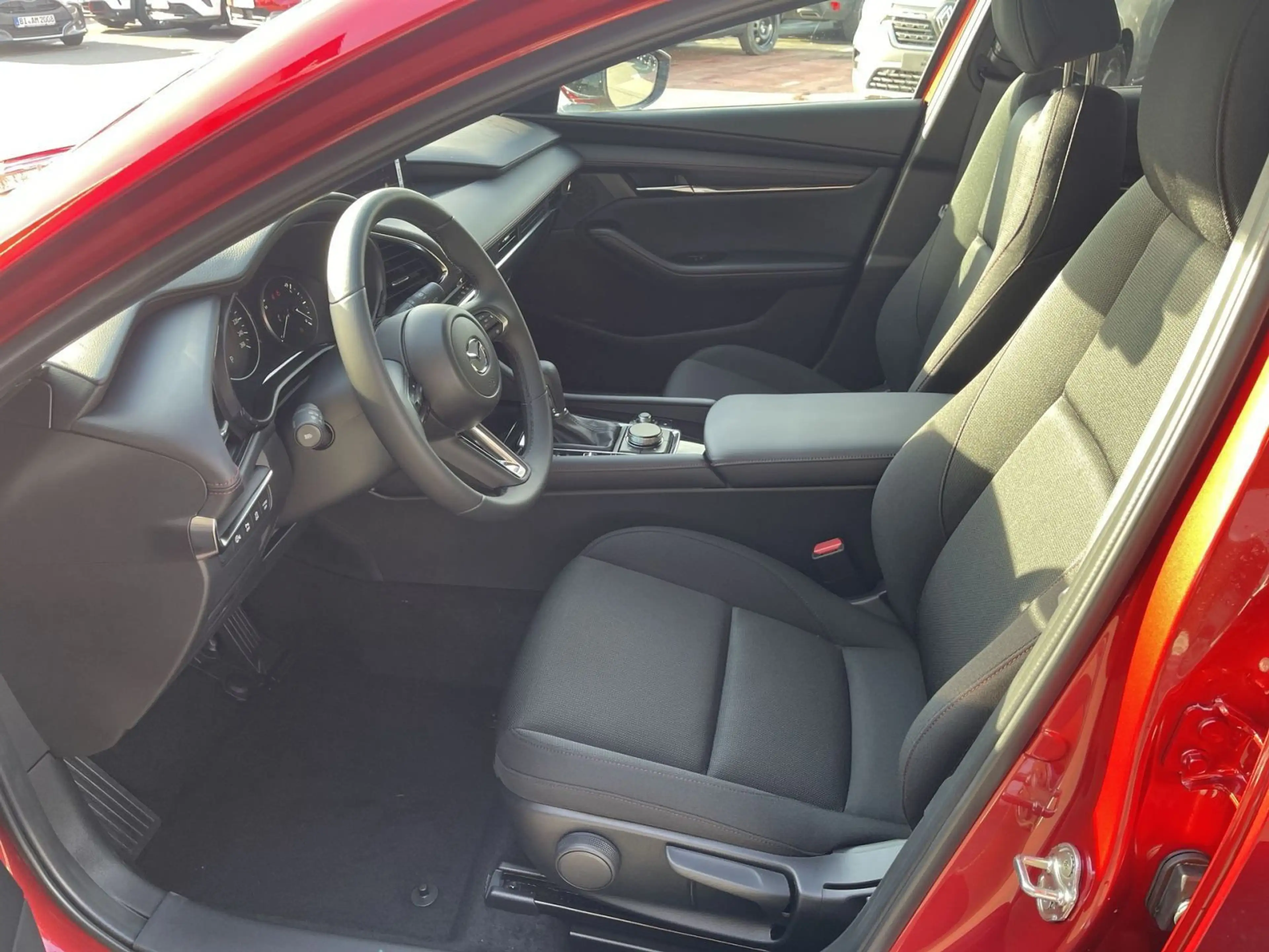 Mazda 3 2.5L e-SKYACTIV G 140ps 6AT Homura — photo 11