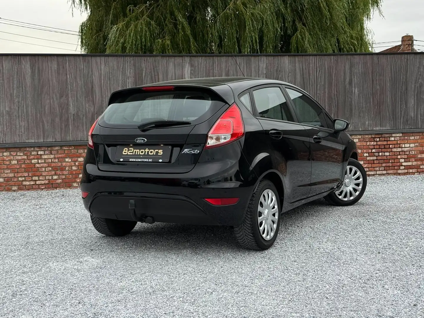 Ford Fiesta /1.0i/99000km/airco/5-deurs/bluetooth/trekhaak Zwart - 2