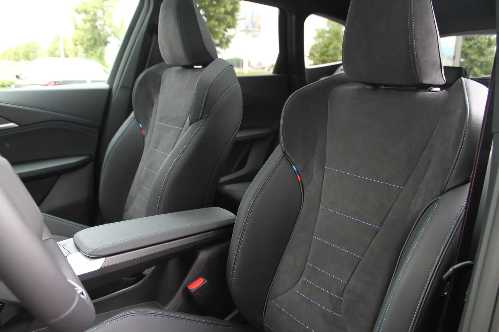 BMW X1 sDrive20i High Executive M Sport Automaat / Panora Noir - 2