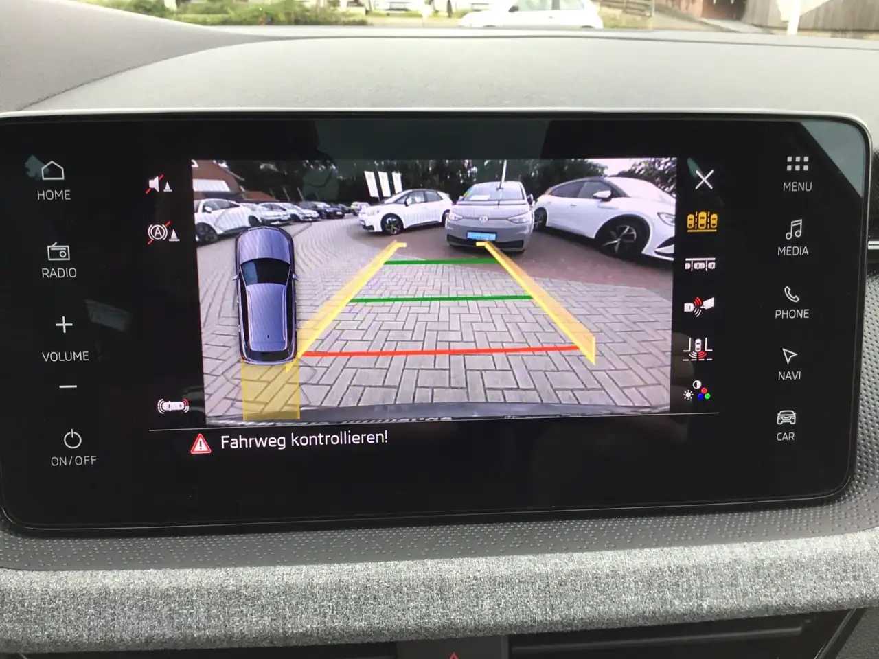Skoda Kamiq 1.0 TSI DSG DRIVE +AHK +PANO +MATRIX +ACC +RKAM +, миниатюра 13