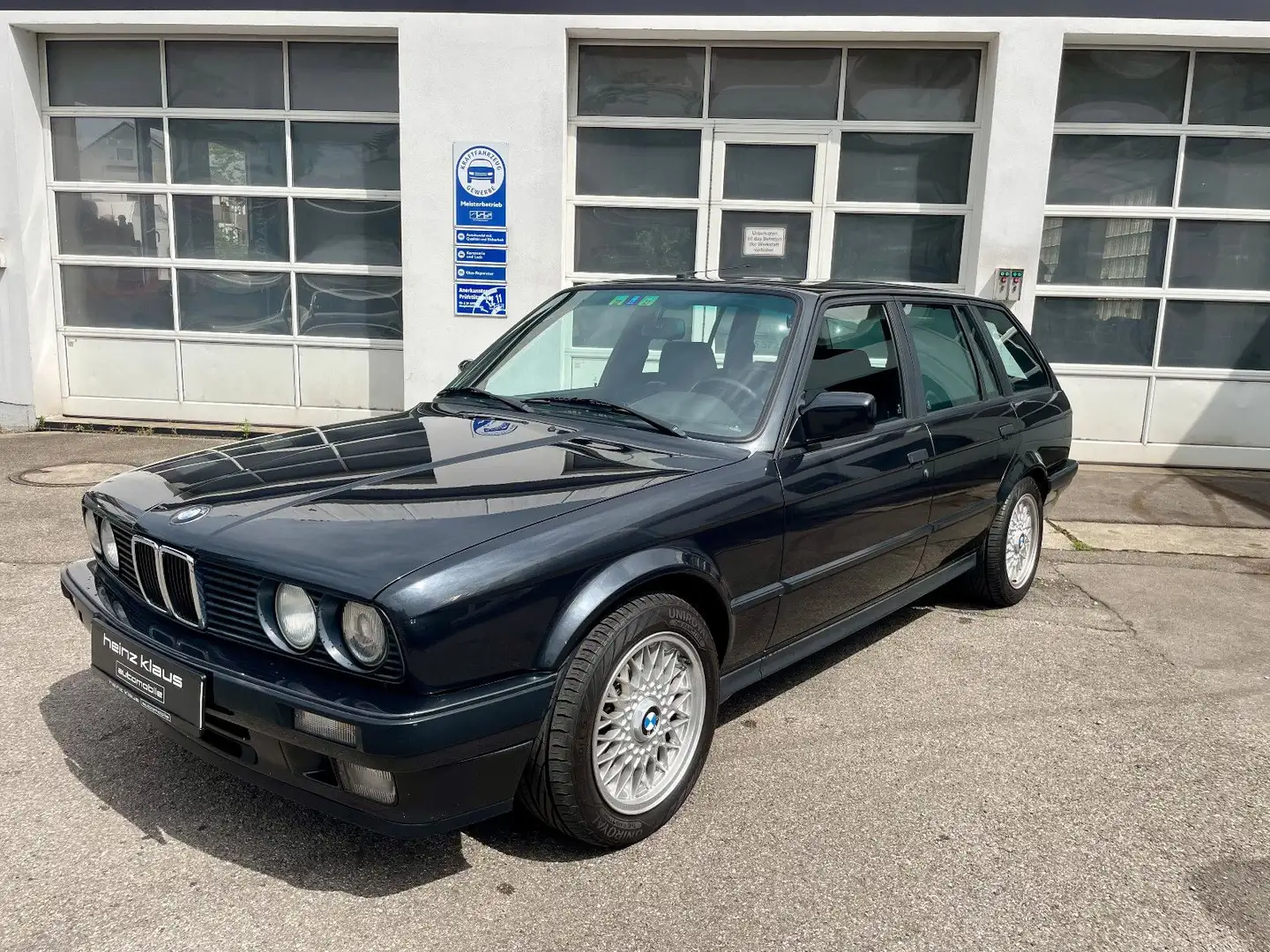 BMW 325 E30 Touring Schwarz - 2