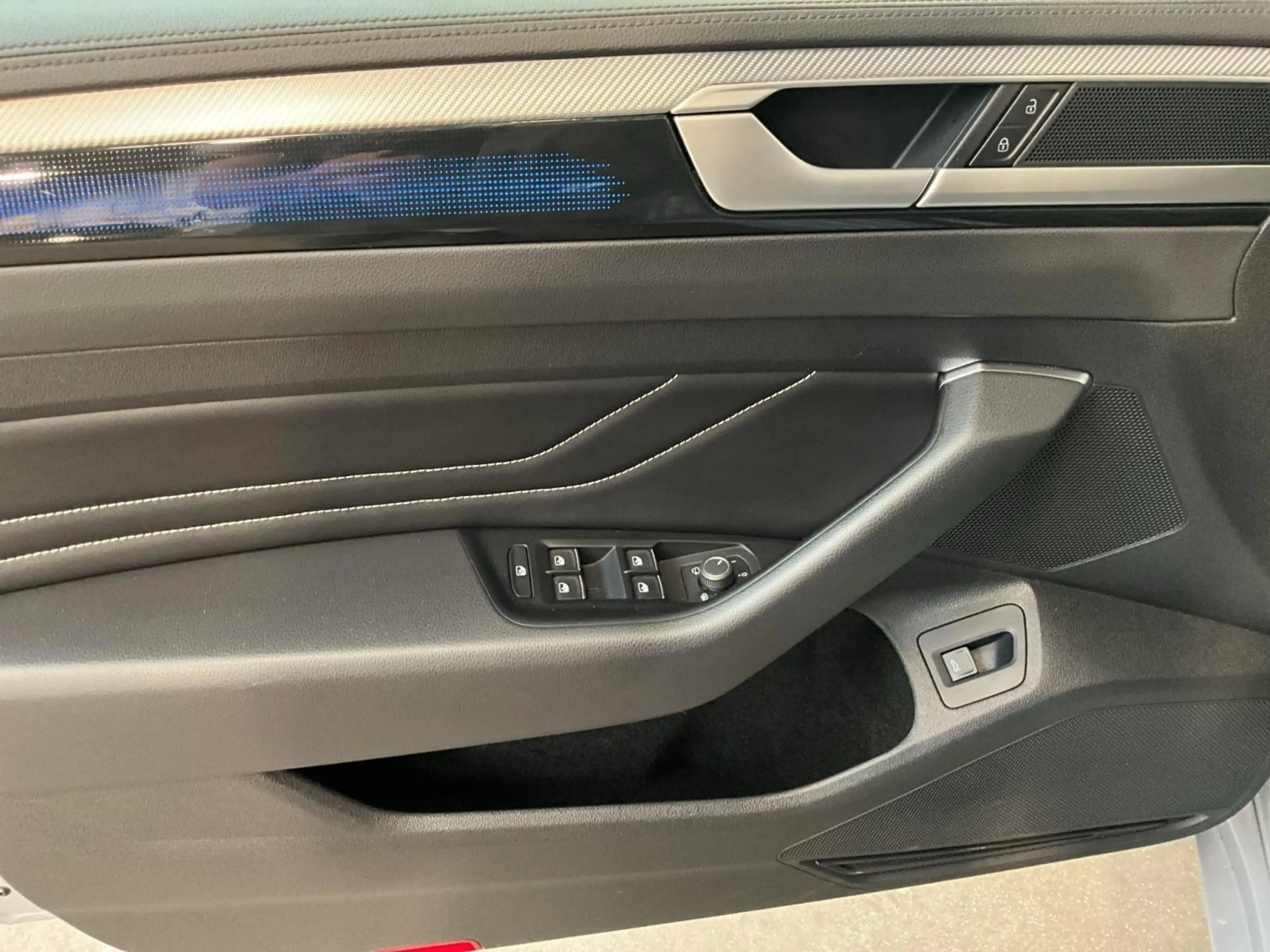 Volkswagen Arteon SB+R-Line+Pano+360+Stand-H.+AHK — photo 14