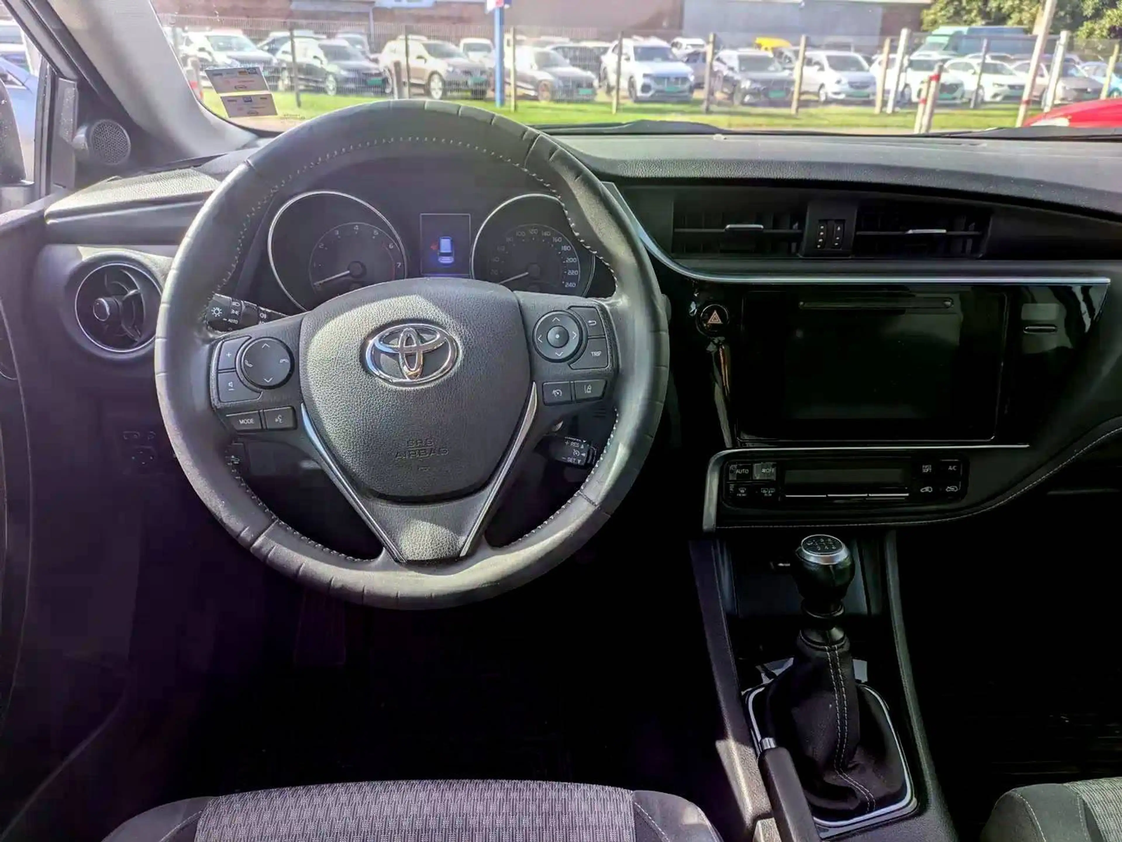 Toyota Auris Edition-S — photo 6